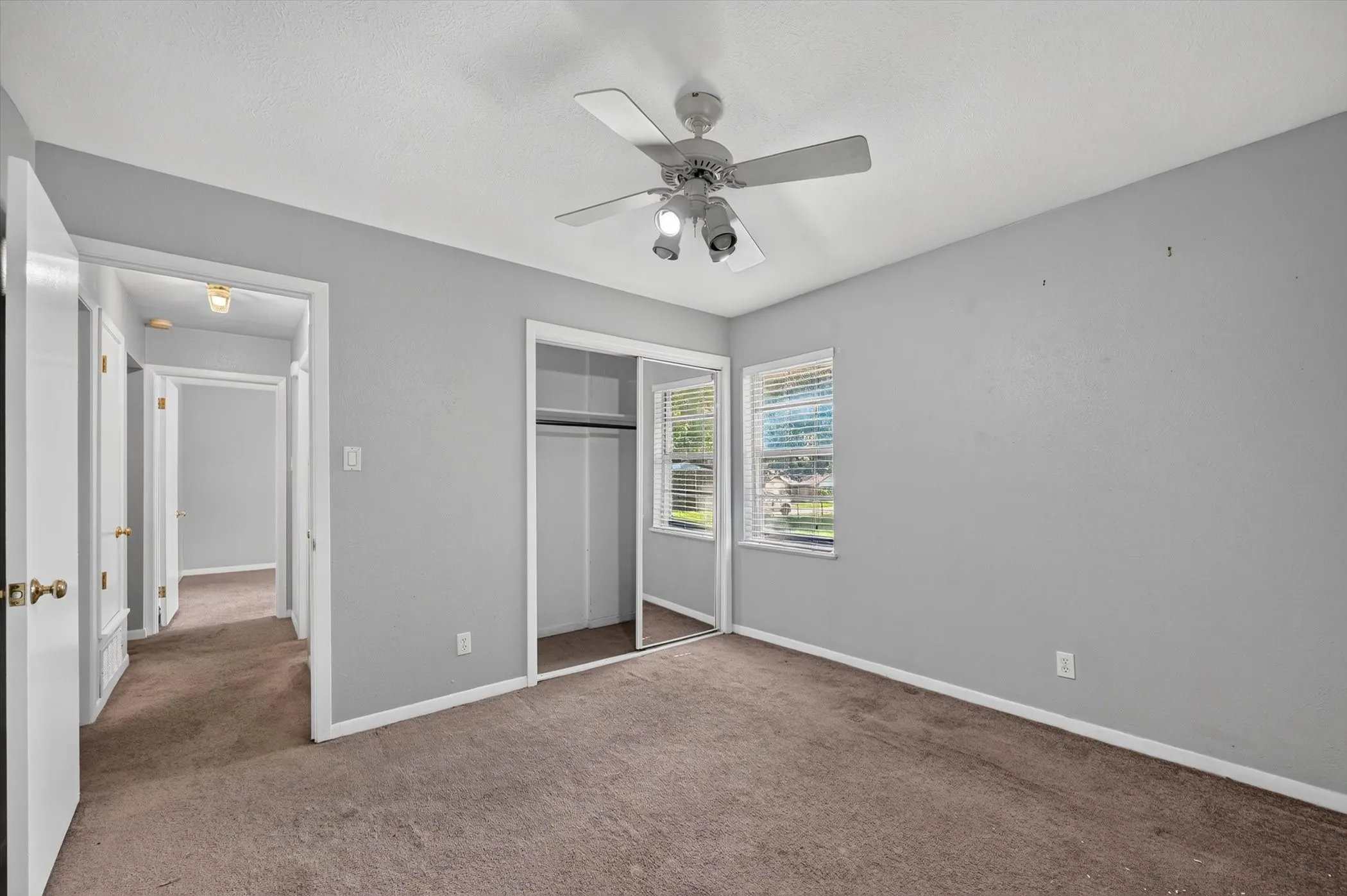 Single Family Residence For Sale in Denton County , 108 S Lakeview Drive, Lake Dallas, Texas 75065, 3 Bedroom, 1 Bathroom, 1 Garage spaces, 1,008 Sqft, built in 1973, mls#21353144, Real Estate Agent in Lake Dallas, Homes For Sale in Denton county, Homes For Sale in Lake Dallas, Realtor in Lake Dallas Texas, Real Estate Brokerage Independent Realty Texas, Luminita Cordes Realtor