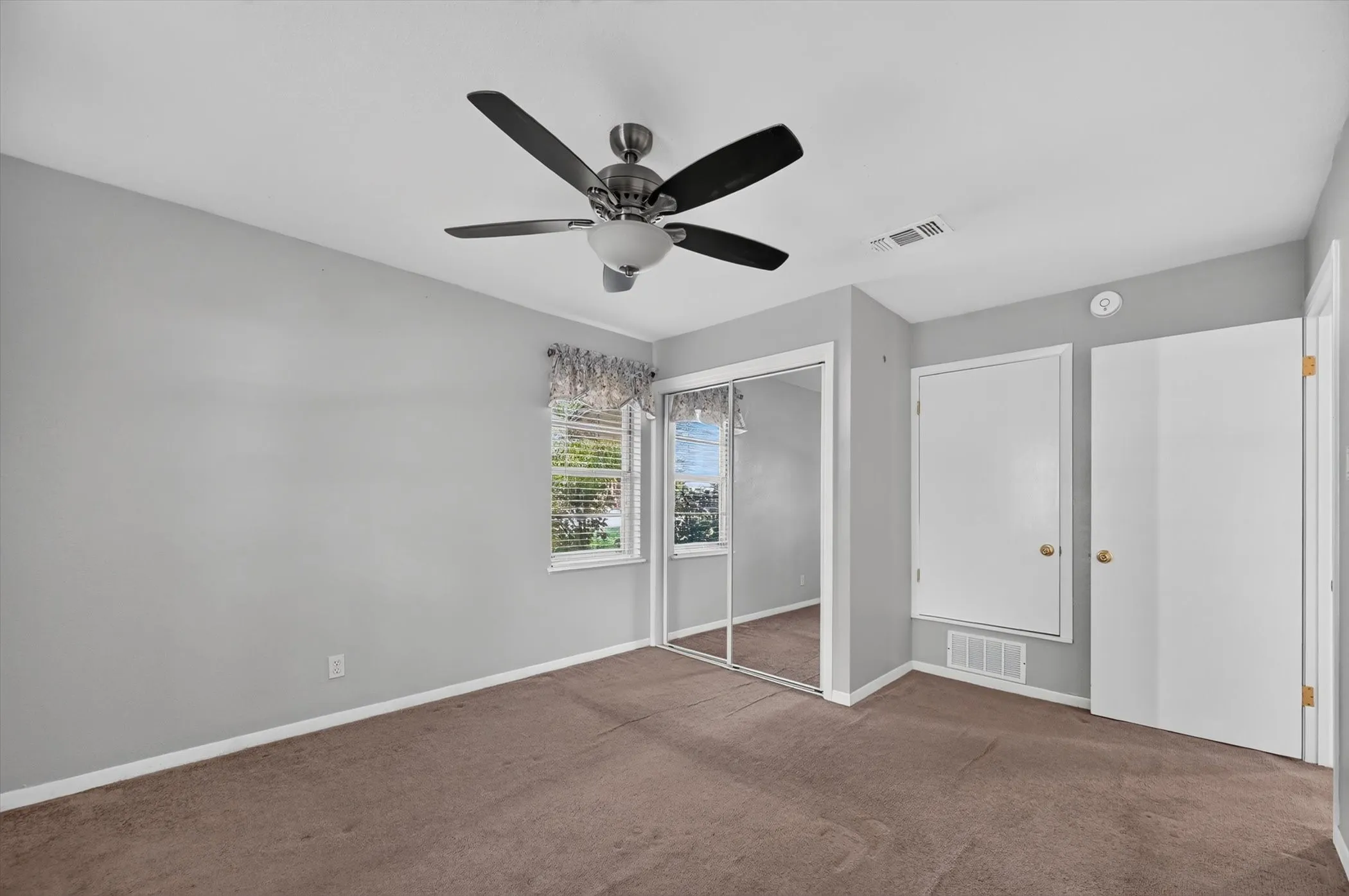 Single Family Residence For Sale in Denton County , 108 S Lakeview Drive, Lake Dallas, Texas 75065, 3 Bedroom, 1 Bathroom, 1 Garage spaces, 1,008 Sqft, built in 1973, mls#21353144, Real Estate Agent in Lake Dallas, Homes For Sale in Denton county, Homes For Sale in Lake Dallas, Realtor in Lake Dallas Texas, Real Estate Brokerage Independent Realty Texas, Luminita Cordes Realtor