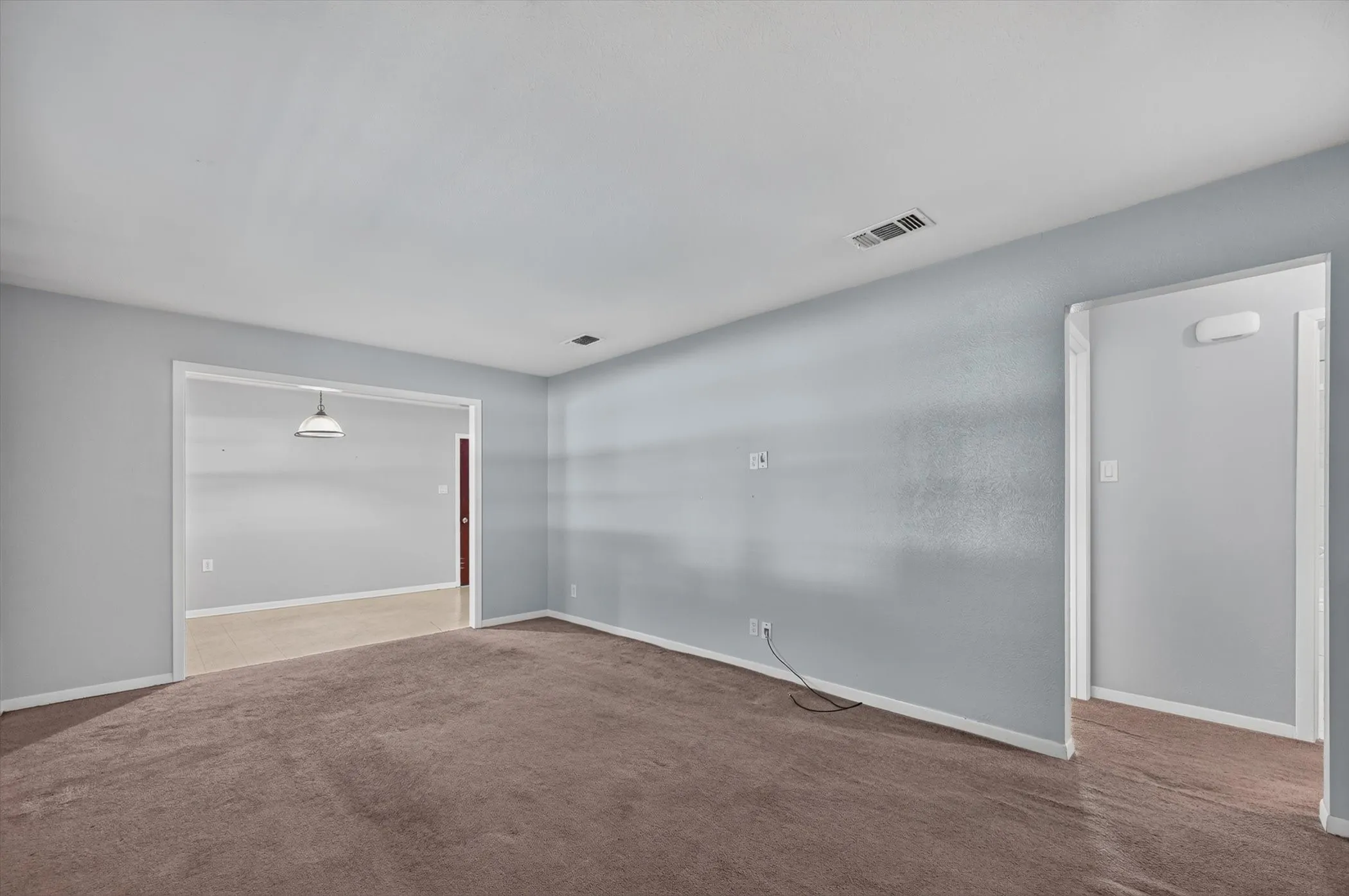 Single Family Residence For Sale in Denton County , 108 S Lakeview Drive, Lake Dallas, Texas 75065, 3 Bedroom, 1 Bathroom, 1 Garage spaces, 1,008 Sqft, built in 1973, mls#21353144, Real Estate Agent in Lake Dallas, Homes For Sale in Denton county, Homes For Sale in Lake Dallas, Realtor in Lake Dallas Texas, Real Estate Brokerage Independent Realty Texas, Luminita Cordes Realtor