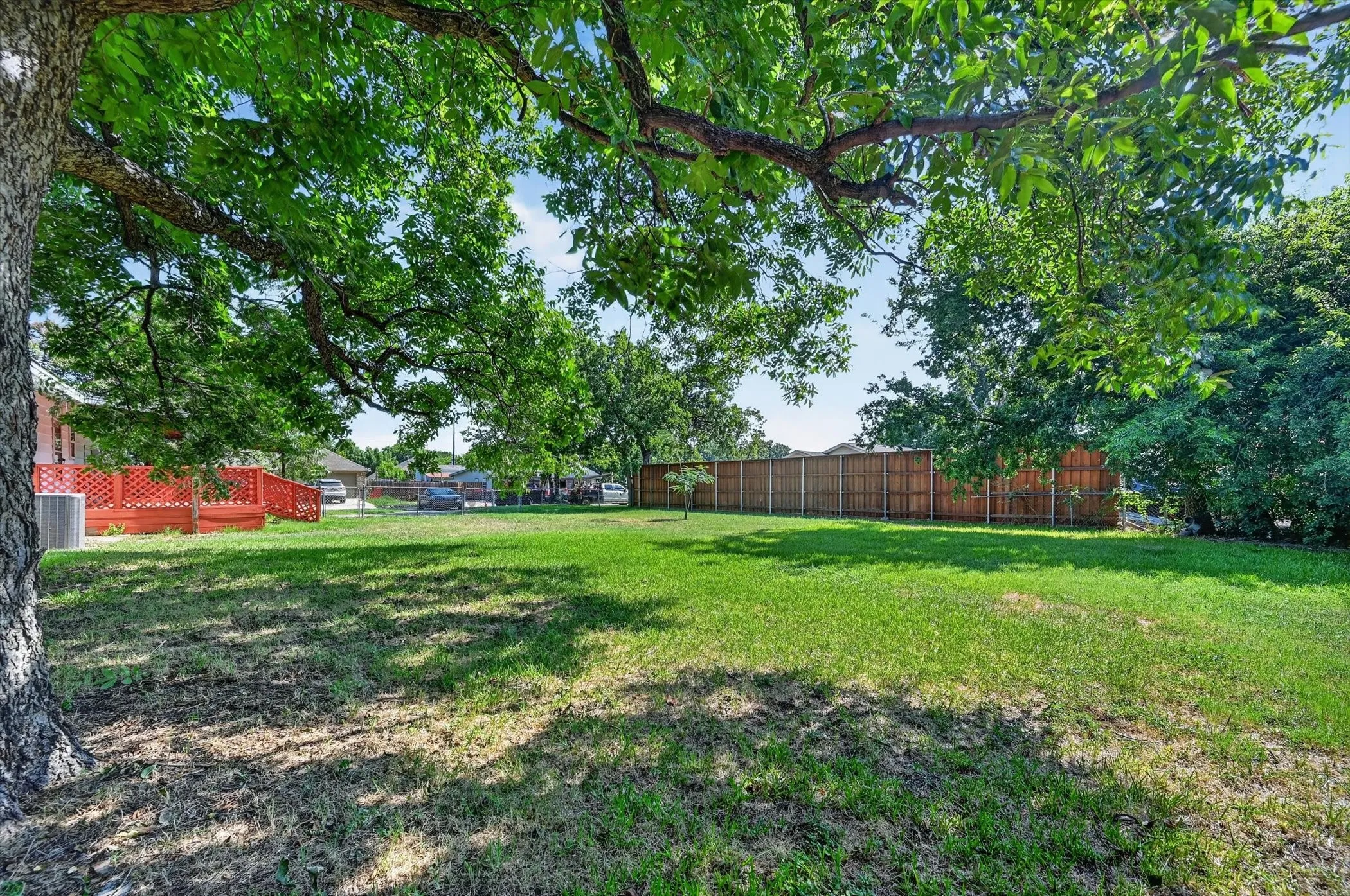 Single Family Residence For Sale in Denton County , 108 S Lakeview Drive, Lake Dallas, Texas 75065, 3 Bedroom, 1 Bathroom, 1 Garage spaces, 1,008 Sqft, built in 1973, mls#21353144, Real Estate Agent in Lake Dallas, Homes For Sale in Denton county, Homes For Sale in Lake Dallas, Realtor in Lake Dallas Texas, Real Estate Brokerage Independent Realty Texas, Luminita Cordes Realtor