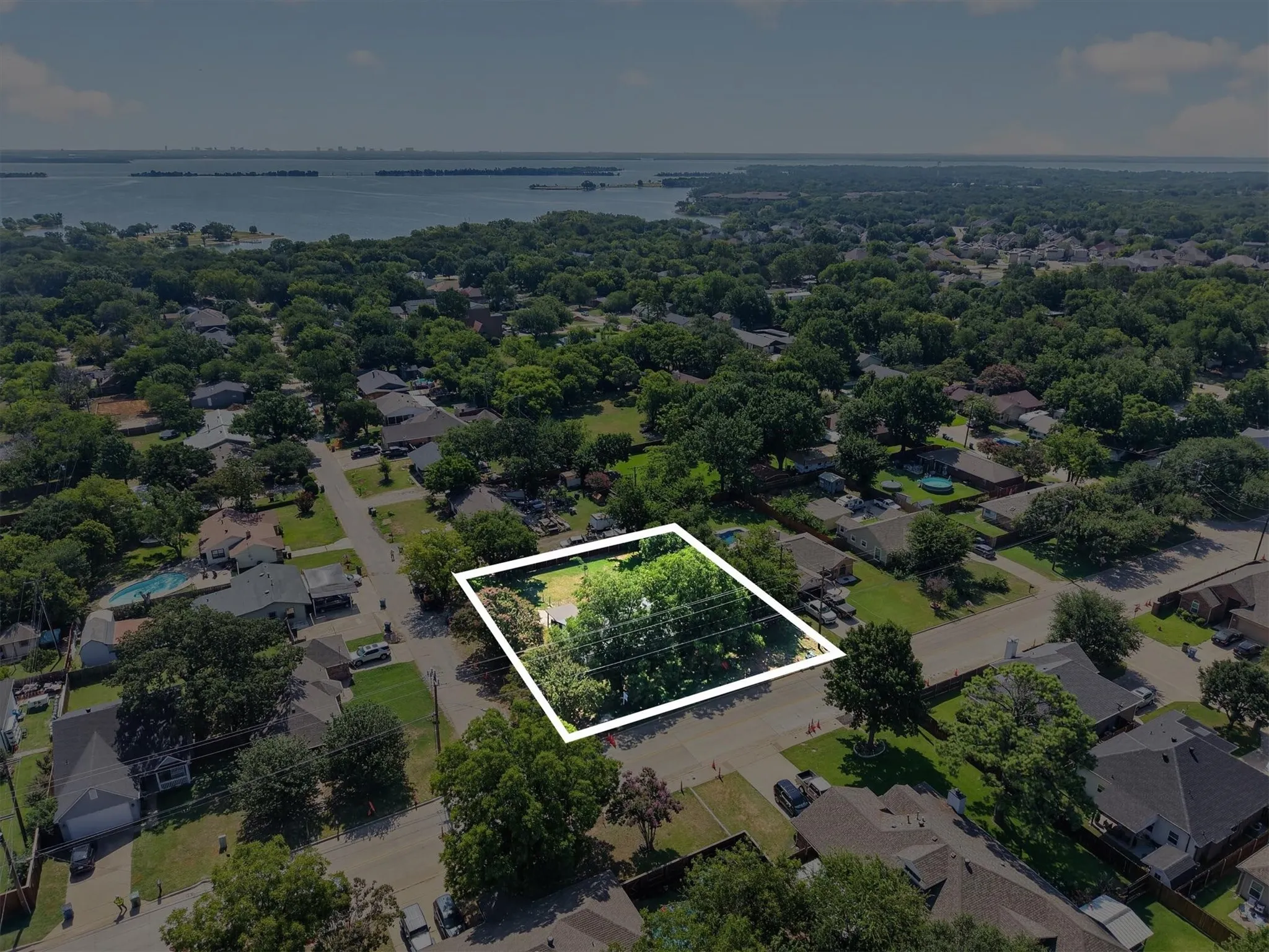 Single Family Residence For Sale in Denton County , 108 S Lakeview Drive, Lake Dallas, Texas 75065, 3 Bedroom, 1 Bathroom, 1 Garage spaces, 1,008 Sqft, built in 1973, mls#21353144, Real Estate Agent in Lake Dallas, Homes For Sale in Denton county, Homes For Sale in Lake Dallas, Realtor in Lake Dallas Texas, Real Estate Brokerage Independent Realty Texas, Luminita Cordes Realtor