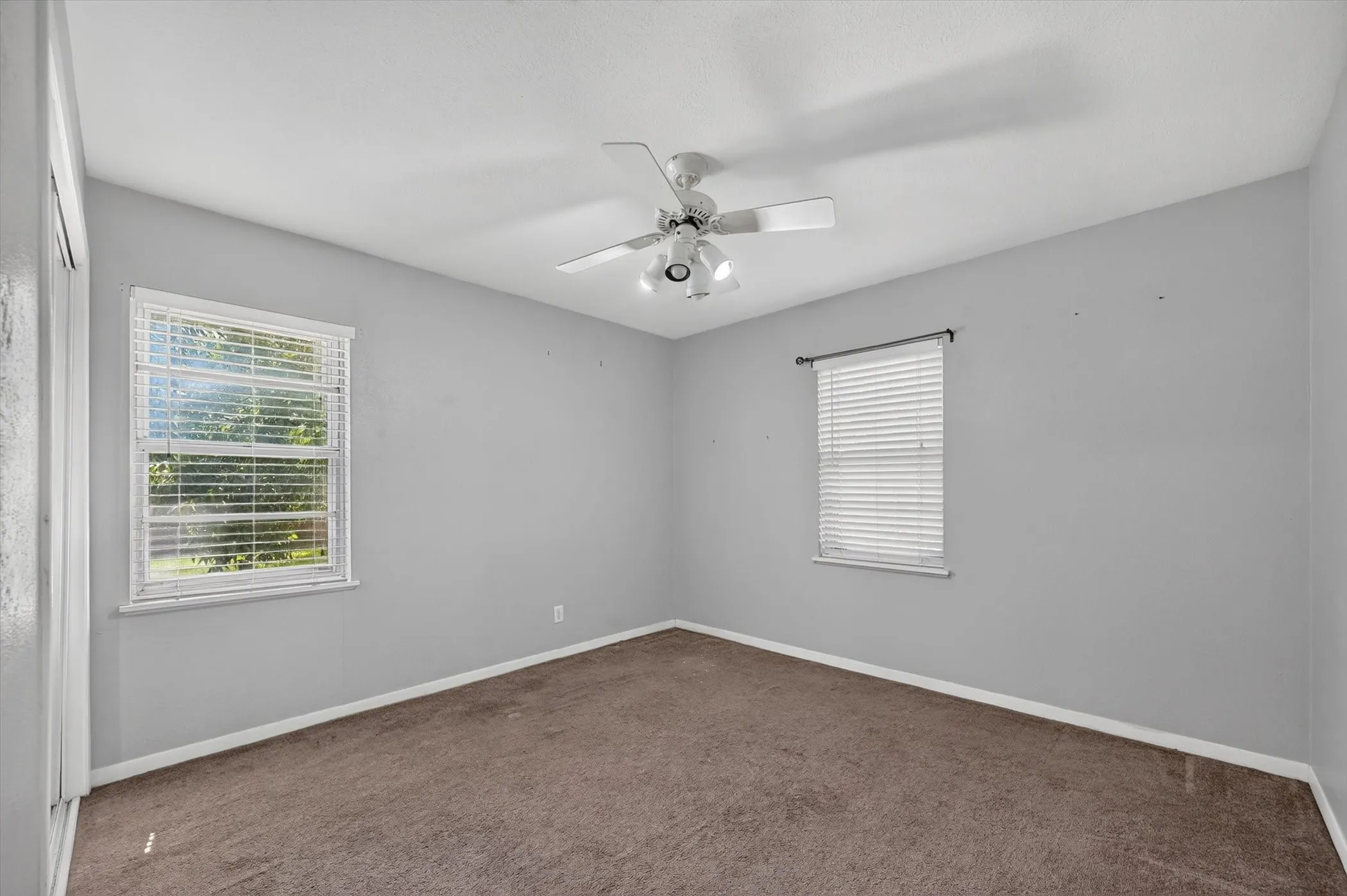 Single Family Residence For Sale in Denton County , 108 S Lakeview Drive, Lake Dallas, Texas 75065, 3 Bedroom, 1 Bathroom, 1 Garage spaces, 1,008 Sqft, built in 1973, mls#21353144, Real Estate Agent in Lake Dallas, Homes For Sale in Denton county, Homes For Sale in Lake Dallas, Realtor in Lake Dallas Texas, Real Estate Brokerage Independent Realty Texas, Luminita Cordes Realtor