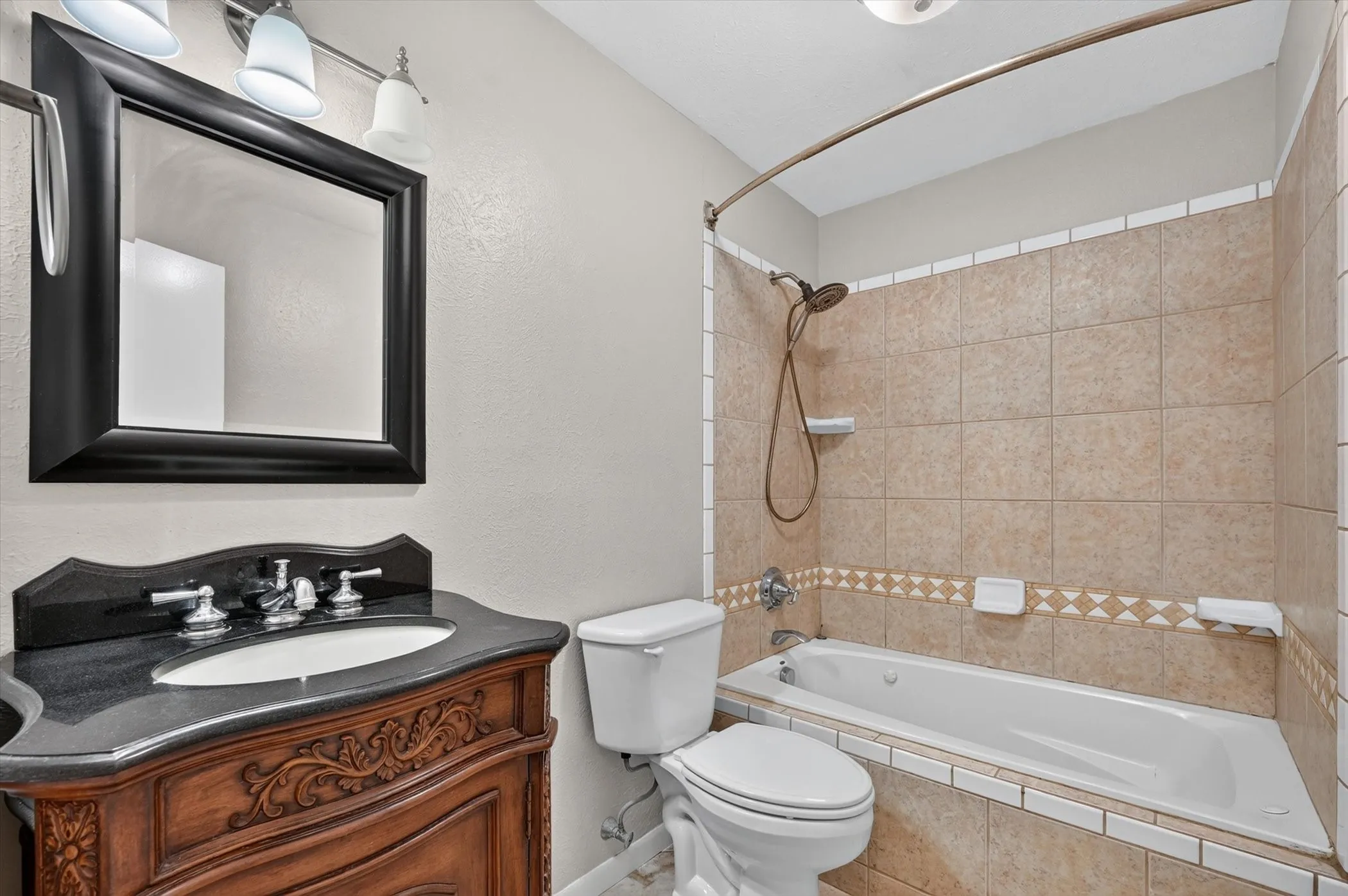 Single Family Residence For Sale in Denton County , 108 S Lakeview Drive, Lake Dallas, Texas 75065, 3 Bedroom, 1 Bathroom, 1 Garage spaces, 1,008 Sqft, built in 1973, mls#21353144, Real Estate Agent in Lake Dallas, Homes For Sale in Denton county, Homes For Sale in Lake Dallas, Realtor in Lake Dallas Texas, Real Estate Brokerage Independent Realty Texas, Luminita Cordes Realtor
