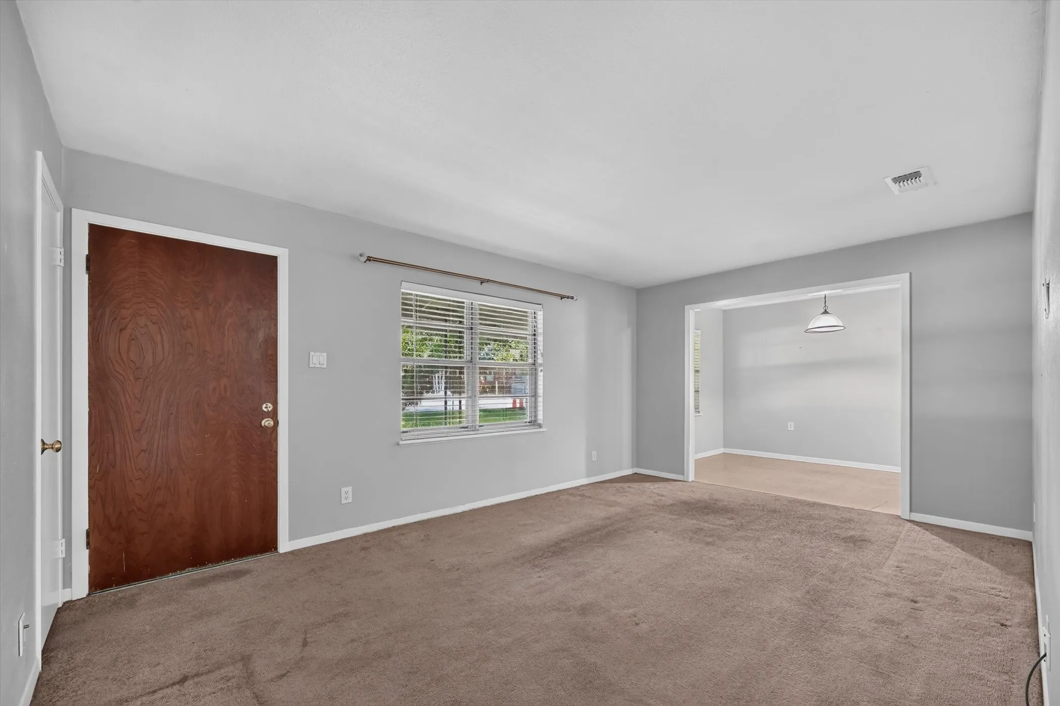 Single Family Residence For Sale in Denton County , 108 S Lakeview Drive, Lake Dallas, Texas 75065, 3 Bedroom, 1 Bathroom, 1 Garage spaces, 1,008 Sqft, built in 1973, mls#21353144, Real Estate Agent in Lake Dallas, Homes For Sale in Denton county, Homes For Sale in Lake Dallas, Realtor in Lake Dallas Texas, Real Estate Brokerage Independent Realty Texas, Luminita Cordes Realtor