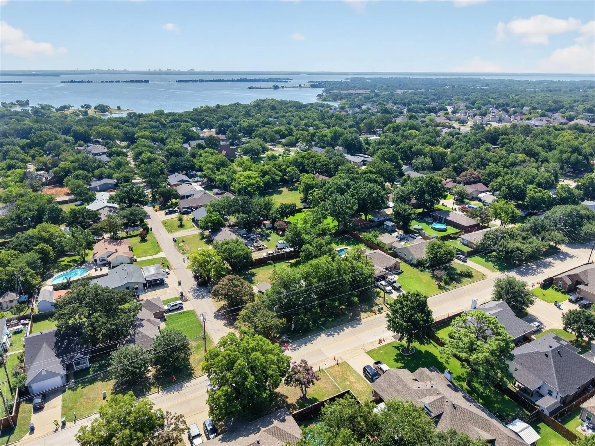 Single Family Residence For Sale in Denton County , 108 S Lakeview Drive, Lake Dallas, Texas 75065, 3 Bedroom, 1 Bathroom, 1 Garage spaces, 1,008 Sqft, built in 1973, mls#21353144, Real Estate Agent in Lake Dallas, Homes For Sale in Denton county, Homes For Sale in Lake Dallas, Realtor in Lake Dallas Texas, Real Estate Brokerage Independent Realty Texas, Luminita Cordes Realtor