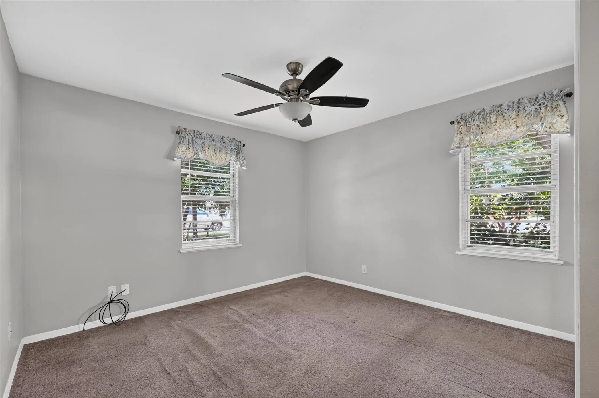 Single Family Residence For Sale in Denton County , 108 S Lakeview Drive, Lake Dallas, Texas 75065, 3 Bedroom, 1 Bathroom, 1 Garage spaces, 1,008 Sqft, built in 1973, mls#21353144, Real Estate Agent in Lake Dallas, Homes For Sale in Denton county, Homes For Sale in Lake Dallas, Realtor in Lake Dallas Texas, Real Estate Brokerage Independent Realty Texas, Luminita Cordes Realtor