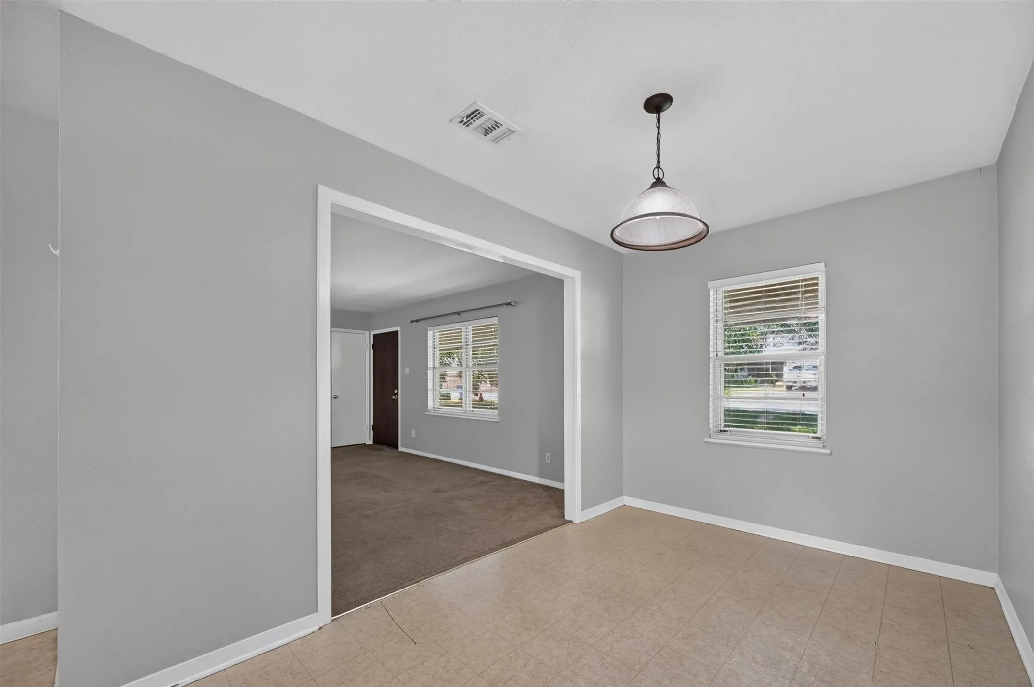 Single Family Residence For Sale in Denton County , 108 S Lakeview Drive, Lake Dallas, Texas 75065, 3 Bedroom, 1 Bathroom, 1 Garage spaces, 1,008 Sqft, built in 1973, mls#21353144, Real Estate Agent in Lake Dallas, Homes For Sale in Denton county, Homes For Sale in Lake Dallas, Realtor in Lake Dallas Texas, Real Estate Brokerage Independent Realty Texas, Luminita Cordes Realtor