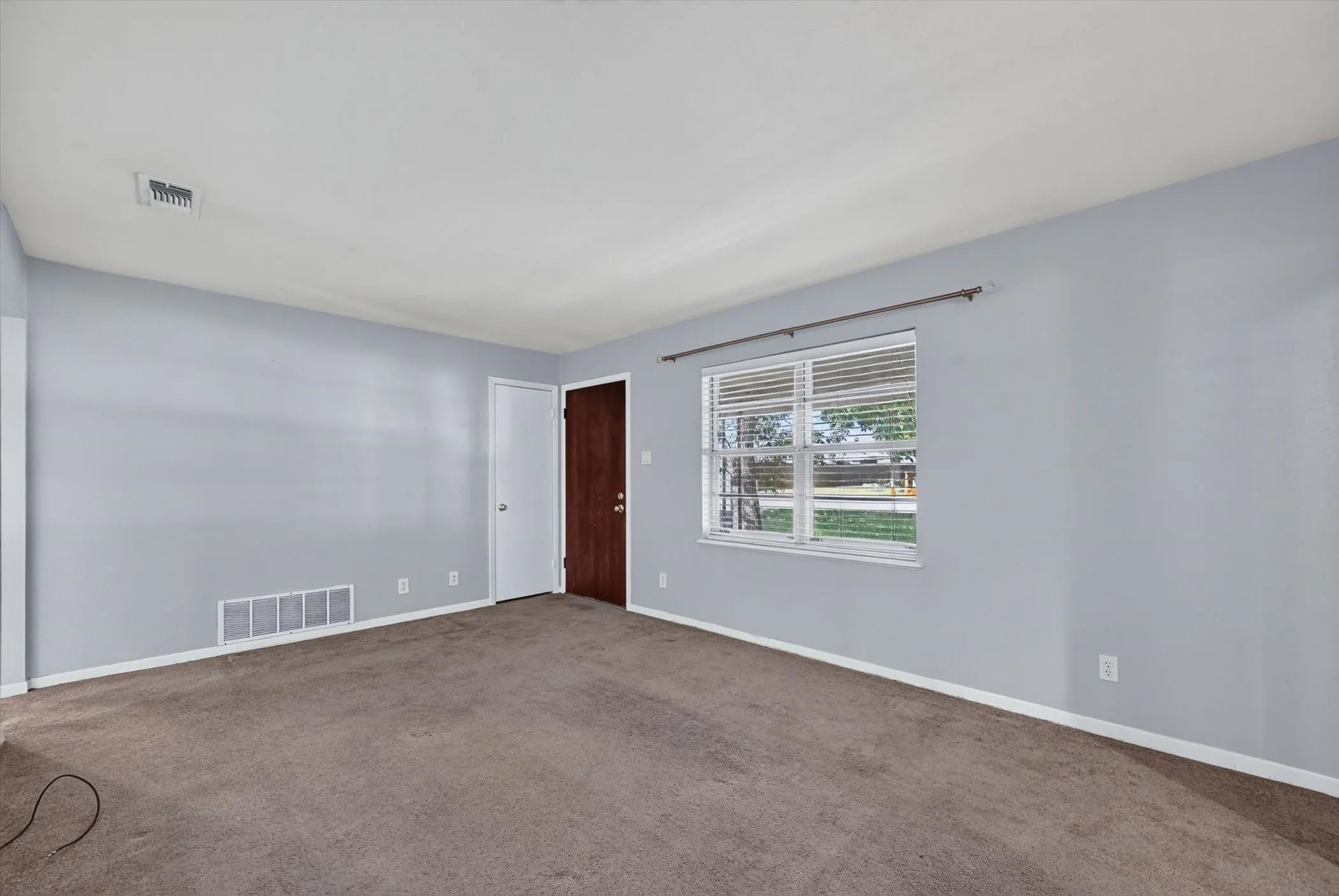 Single Family Residence For Sale in Denton County , 108 S Lakeview Drive, Lake Dallas, Texas 75065, 3 Bedroom, 1 Bathroom, 1 Garage spaces, 1,008 Sqft, built in 1973, mls#21353144, Real Estate Agent in Lake Dallas, Homes For Sale in Denton county, Homes For Sale in Lake Dallas, Realtor in Lake Dallas Texas, Real Estate Brokerage Independent Realty Texas, Luminita Cordes Realtor