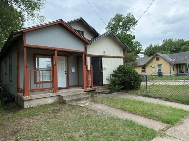 Duplex For Rent in Dallas County , 3501 Latimer Street, Dallas, Texas 75215, 2 Bedrooms, 1 Bathroom, Garage spaces, 1,008 Sqft, built in 1907, Price $1,095, mls#21353164, Real Estate Agent in Dallas, Homes For Rent in Dallas county, Homes For Rent in Dallas, Realtor in Dallas Texas, Real Estate Brokerage Independent Realty Texas, Luminita Cordes Realtor