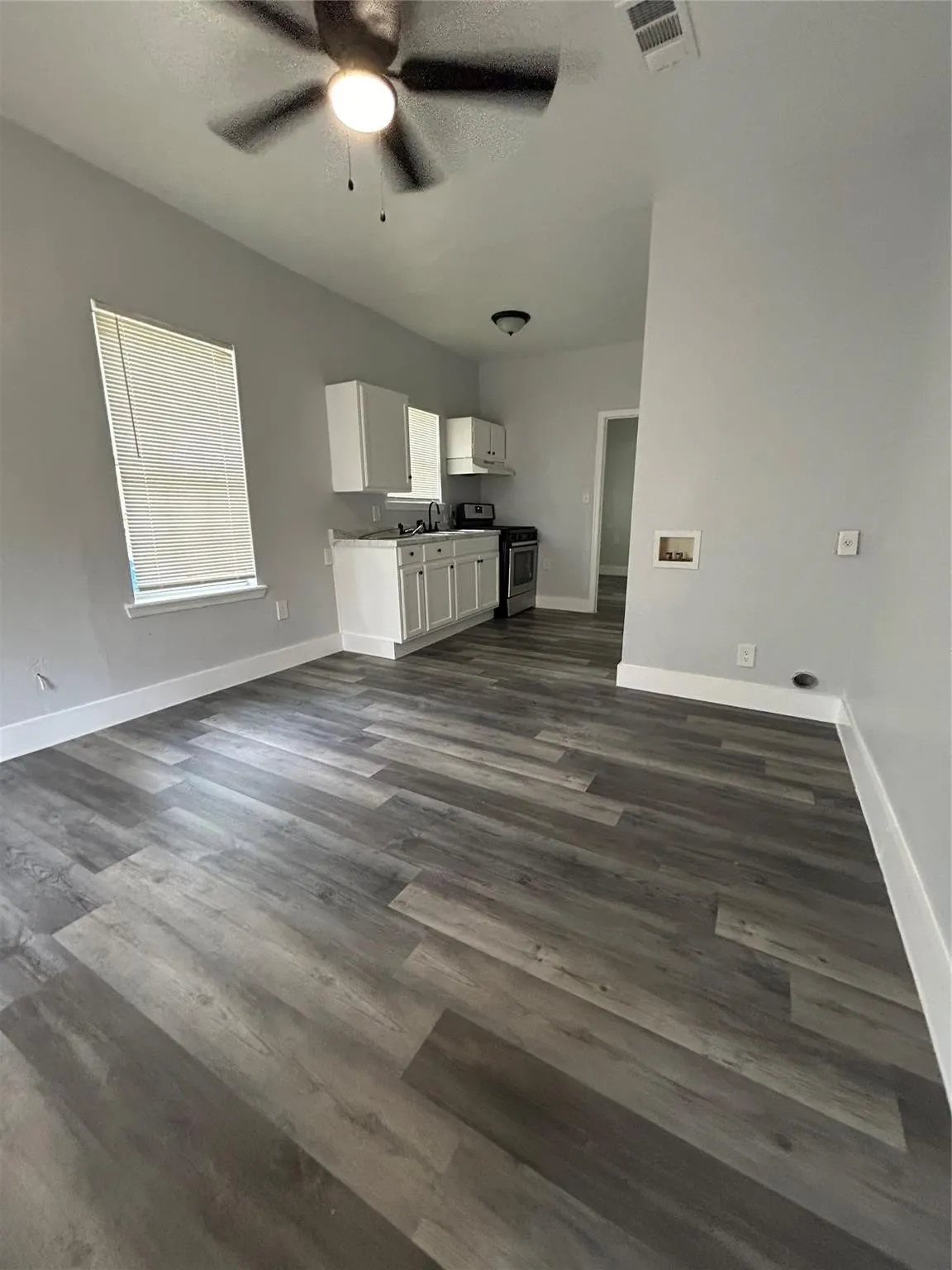 Duplex For Rent in Dallas County , 3501 Latimer Street, Dallas, Texas 75215, 2 Bedrooms, 1 Bathroom, Garage spaces, 1,008 Sqft, built in 1907, Price $1,095, mls#21353164, Real Estate Agent in Dallas, Homes For Rent in Dallas county, Homes For Rent in Dallas, Realtor in Dallas Texas, Real Estate Brokerage Independent Realty Texas, Luminita Cordes Realtor