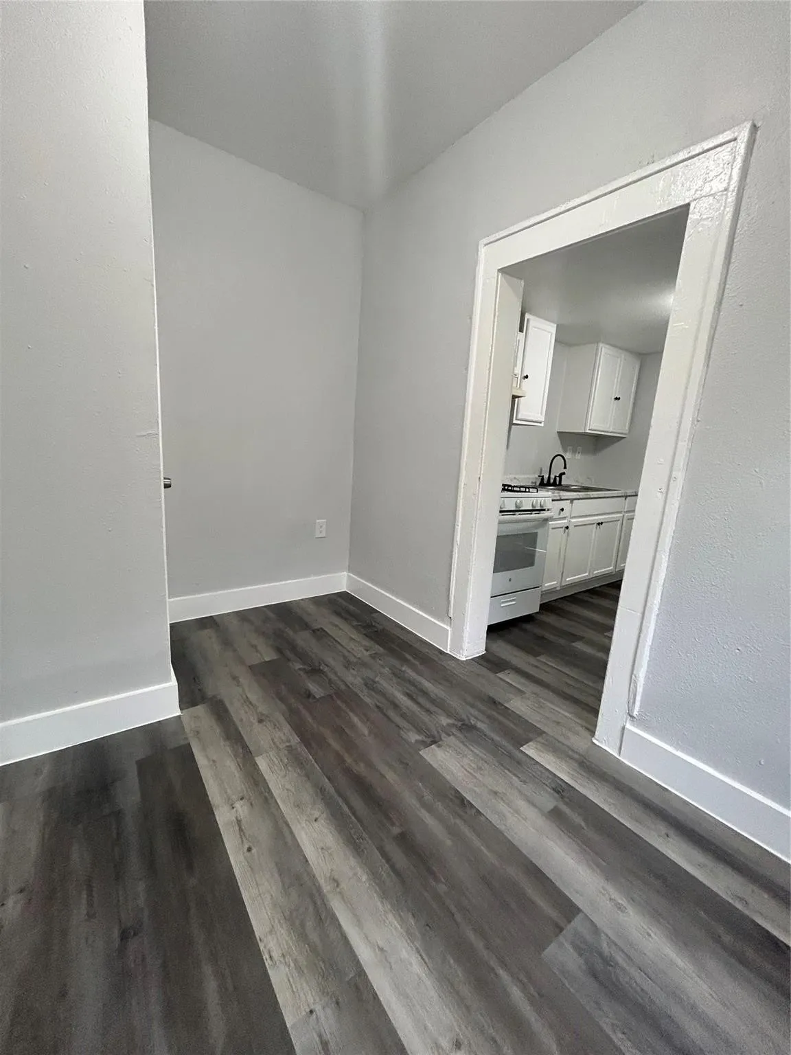 Duplex For Rent in Dallas County , 3501 Latimer Street, Dallas, Texas 75215, 2 Bedrooms, 1 Bathroom, Garage spaces, 1,008 Sqft, built in 1907, Price $1,095, mls#21353164, Real Estate Agent in Dallas, Homes For Rent in Dallas county, Homes For Rent in Dallas, Realtor in Dallas Texas, Real Estate Brokerage Independent Realty Texas, Luminita Cordes Realtor