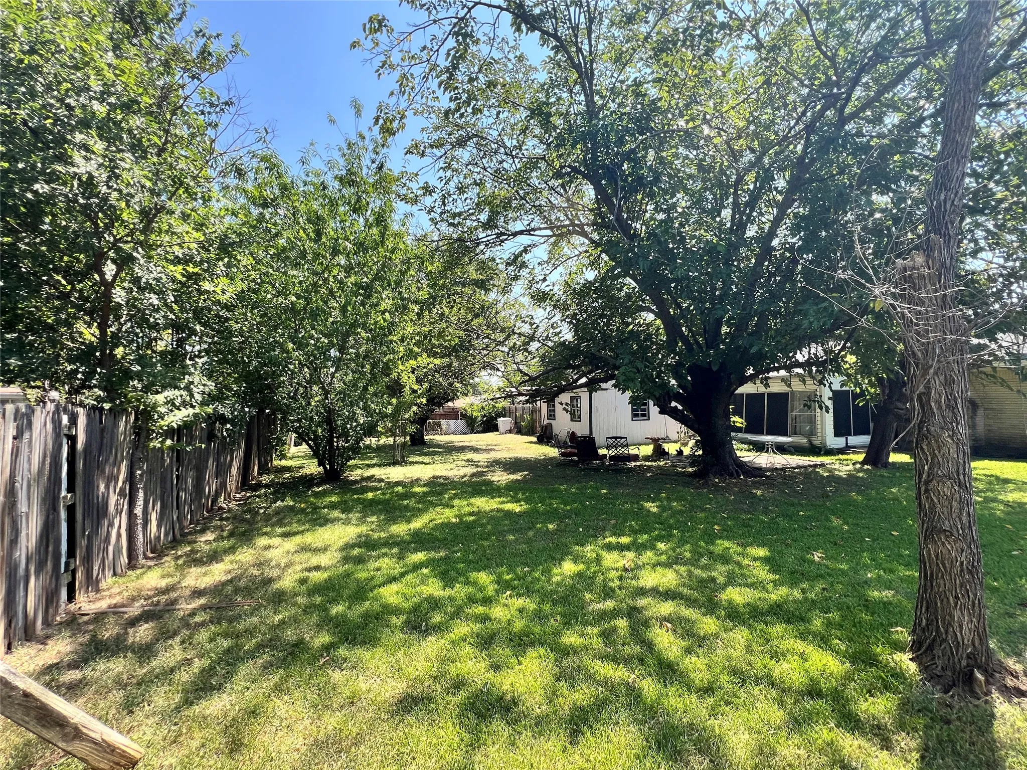 Single Family Residence For Sale in Johnson County , 1206 Crestwood Drive, Cleburne, Texas 76033, 3 Bedroom, 2 Bathroom, 1 Garage spaces, 1,612 Sqft, built in 1965, mls#21353047, Real Estate Agent in Cleburne, Homes For Sale in Johnson county, Homes For Sale in Cleburne, Realtor in Cleburne Texas, Real Estate Brokerage Independent Realty Texas, Luminita Cordes Realtor