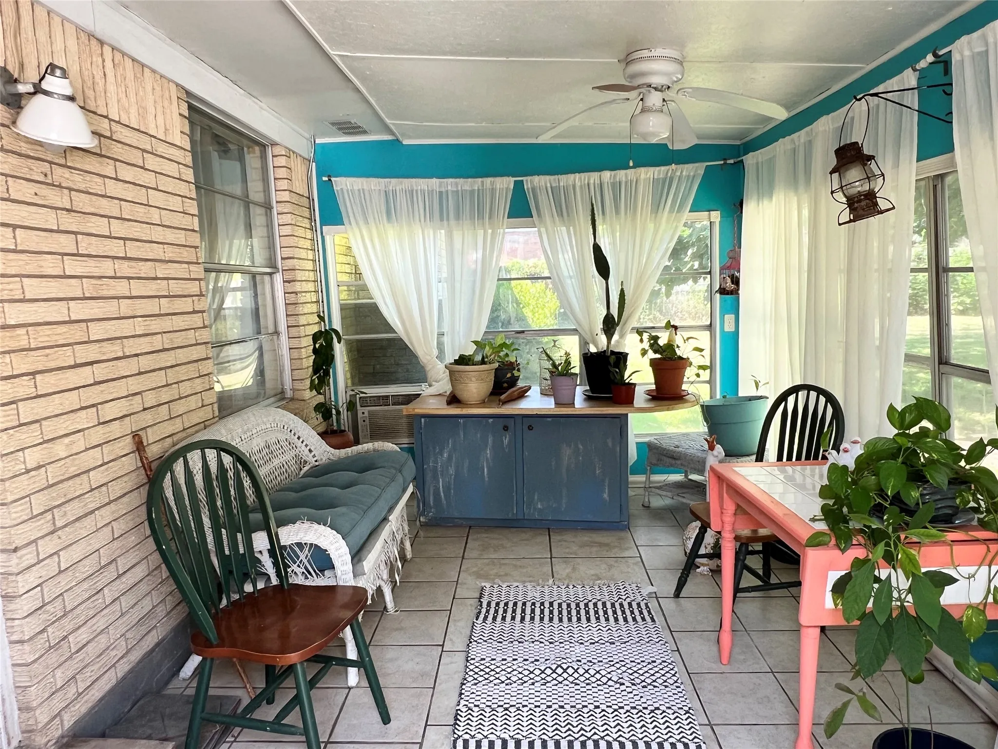 Single Family Residence For Sale in Johnson County , 1206 Crestwood Drive, Cleburne, Texas 76033, 3 Bedroom, 2 Bathroom, 1 Garage spaces, 1,612 Sqft, built in 1965, mls#21353047, Real Estate Agent in Cleburne, Homes For Sale in Johnson county, Homes For Sale in Cleburne, Realtor in Cleburne Texas, Real Estate Brokerage Independent Realty Texas, Luminita Cordes Realtor