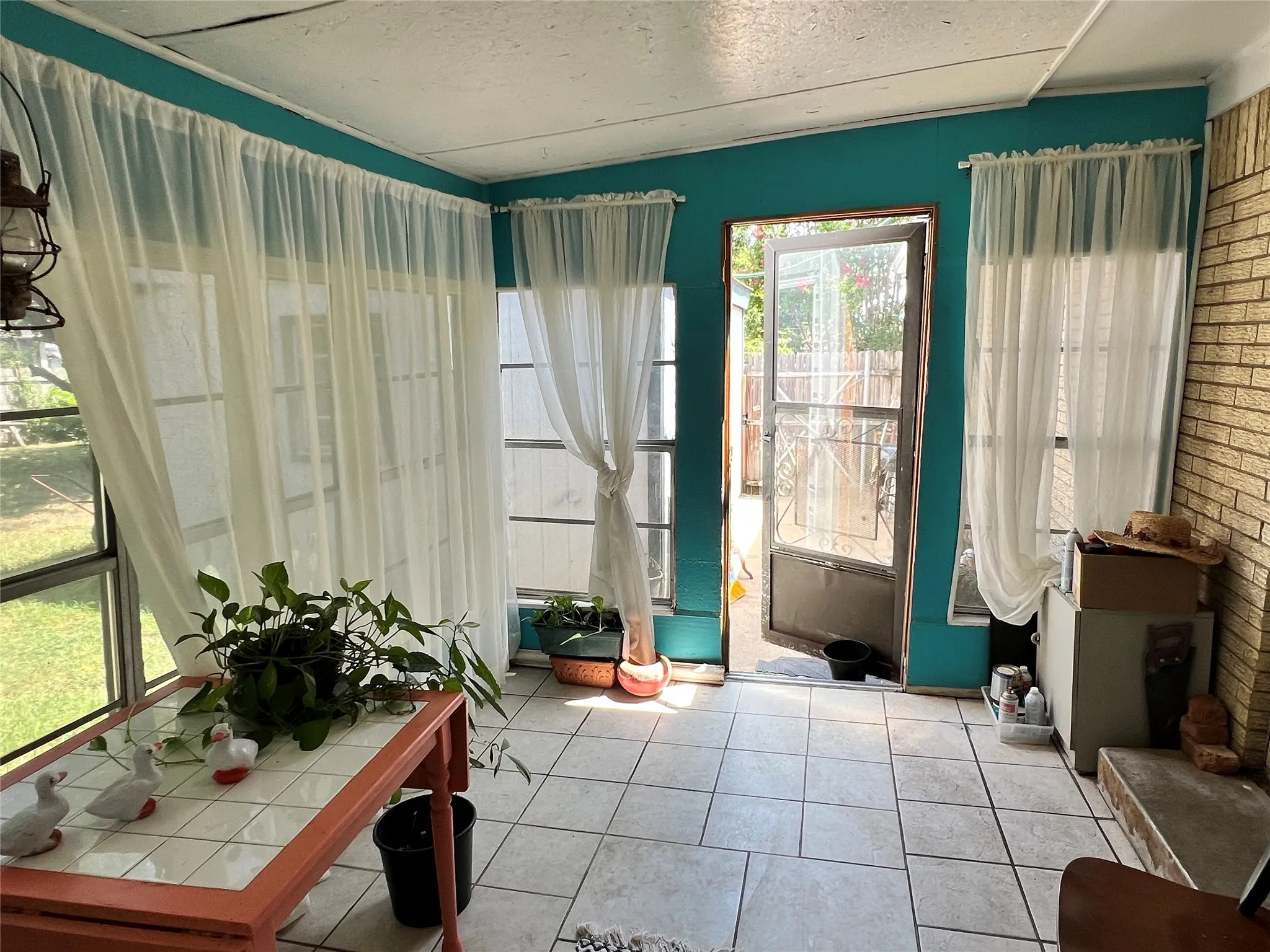 Single Family Residence For Sale in Johnson County , 1206 Crestwood Drive, Cleburne, Texas 76033, 3 Bedroom, 2 Bathroom, 1 Garage spaces, 1,612 Sqft, built in 1965, mls#21353047, Real Estate Agent in Cleburne, Homes For Sale in Johnson county, Homes For Sale in Cleburne, Realtor in Cleburne Texas, Real Estate Brokerage Independent Realty Texas, Luminita Cordes Realtor