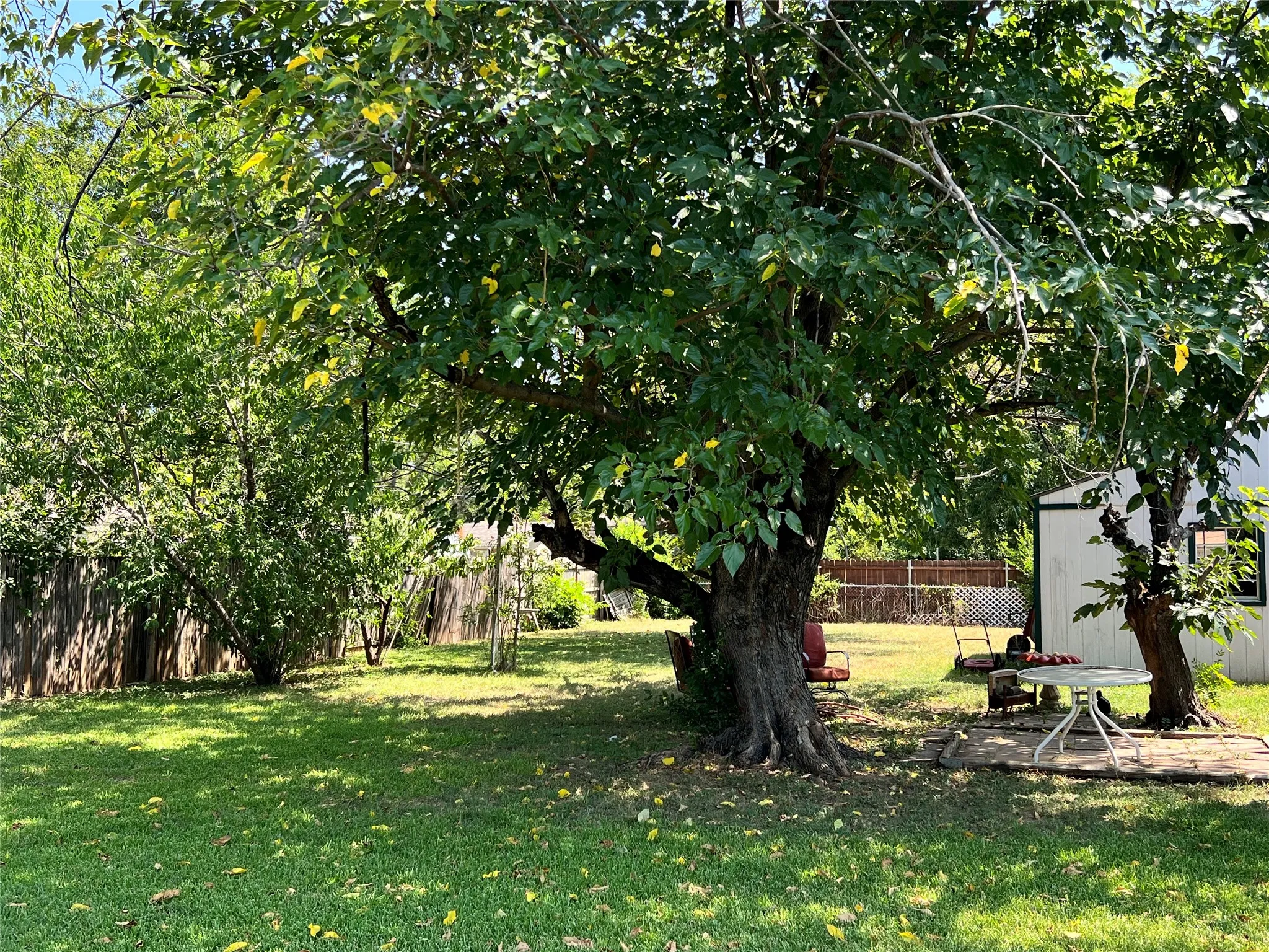Single Family Residence For Sale in Johnson County , 1206 Crestwood Drive, Cleburne, Texas 76033, 3 Bedroom, 2 Bathroom, 1 Garage spaces, 1,612 Sqft, built in 1965, mls#21353047, Real Estate Agent in Cleburne, Homes For Sale in Johnson county, Homes For Sale in Cleburne, Realtor in Cleburne Texas, Real Estate Brokerage Independent Realty Texas, Luminita Cordes Realtor