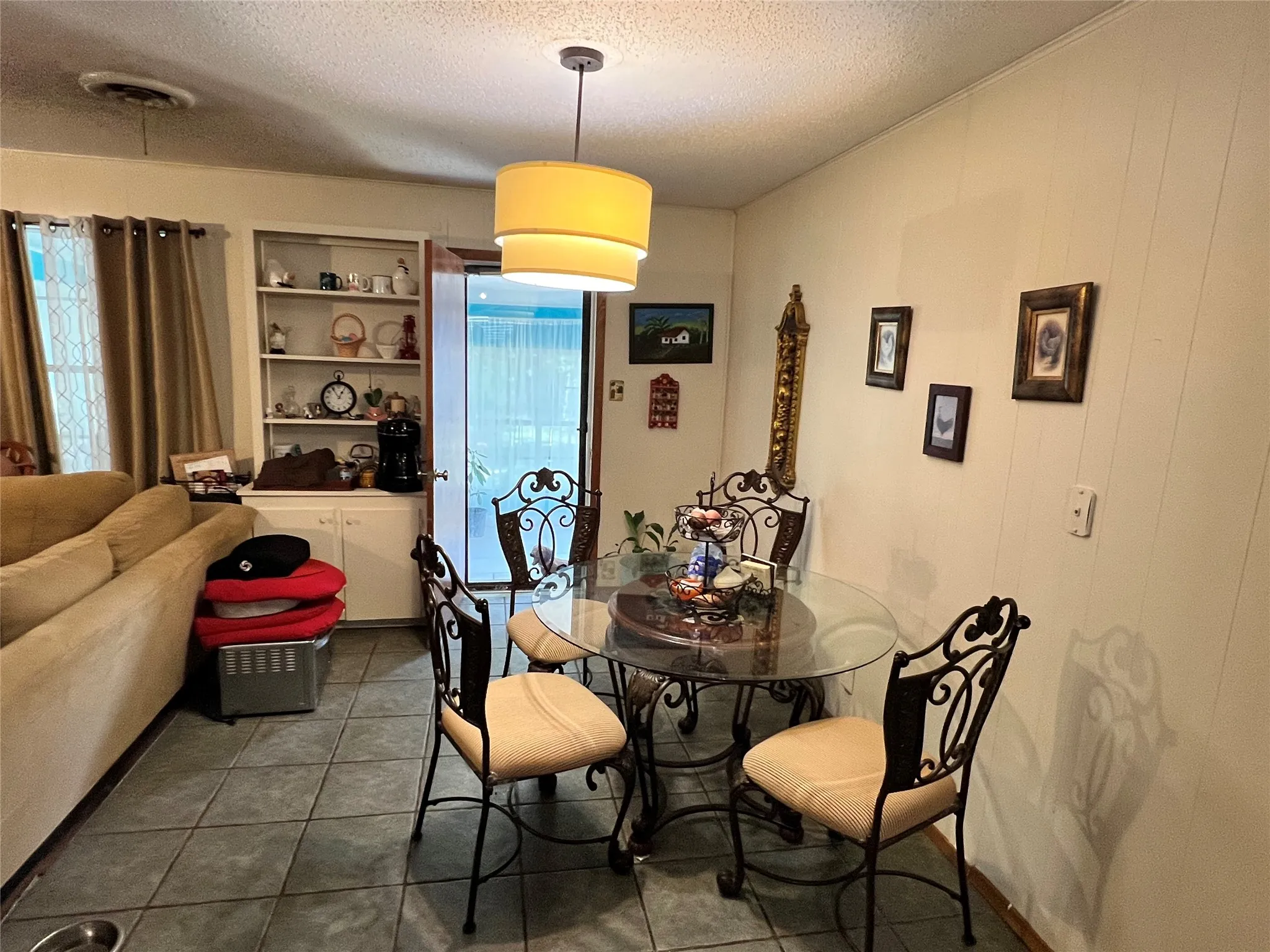 Single Family Residence For Sale in Johnson County , 1206 Crestwood Drive, Cleburne, Texas 76033, 3 Bedroom, 2 Bathroom, 1 Garage spaces, 1,612 Sqft, built in 1965, mls#21353047, Real Estate Agent in Cleburne, Homes For Sale in Johnson county, Homes For Sale in Cleburne, Realtor in Cleburne Texas, Real Estate Brokerage Independent Realty Texas, Luminita Cordes Realtor