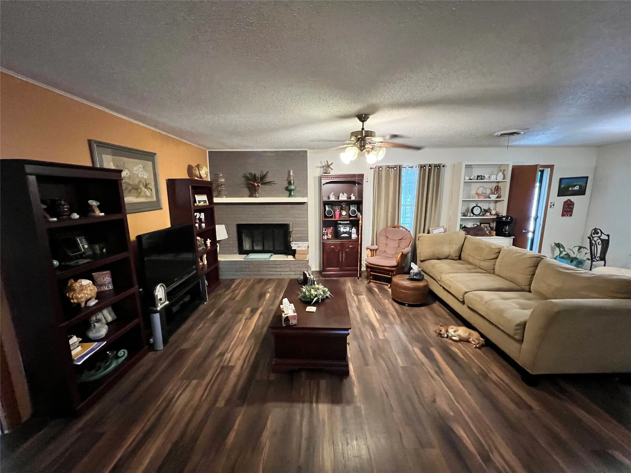Single Family Residence For Sale in Johnson County , 1206 Crestwood Drive, Cleburne, Texas 76033, 3 Bedroom, 2 Bathroom, 1 Garage spaces, 1,612 Sqft, built in 1965, mls#21353047, Real Estate Agent in Cleburne, Homes For Sale in Johnson county, Homes For Sale in Cleburne, Realtor in Cleburne Texas, Real Estate Brokerage Independent Realty Texas, Luminita Cordes Realtor