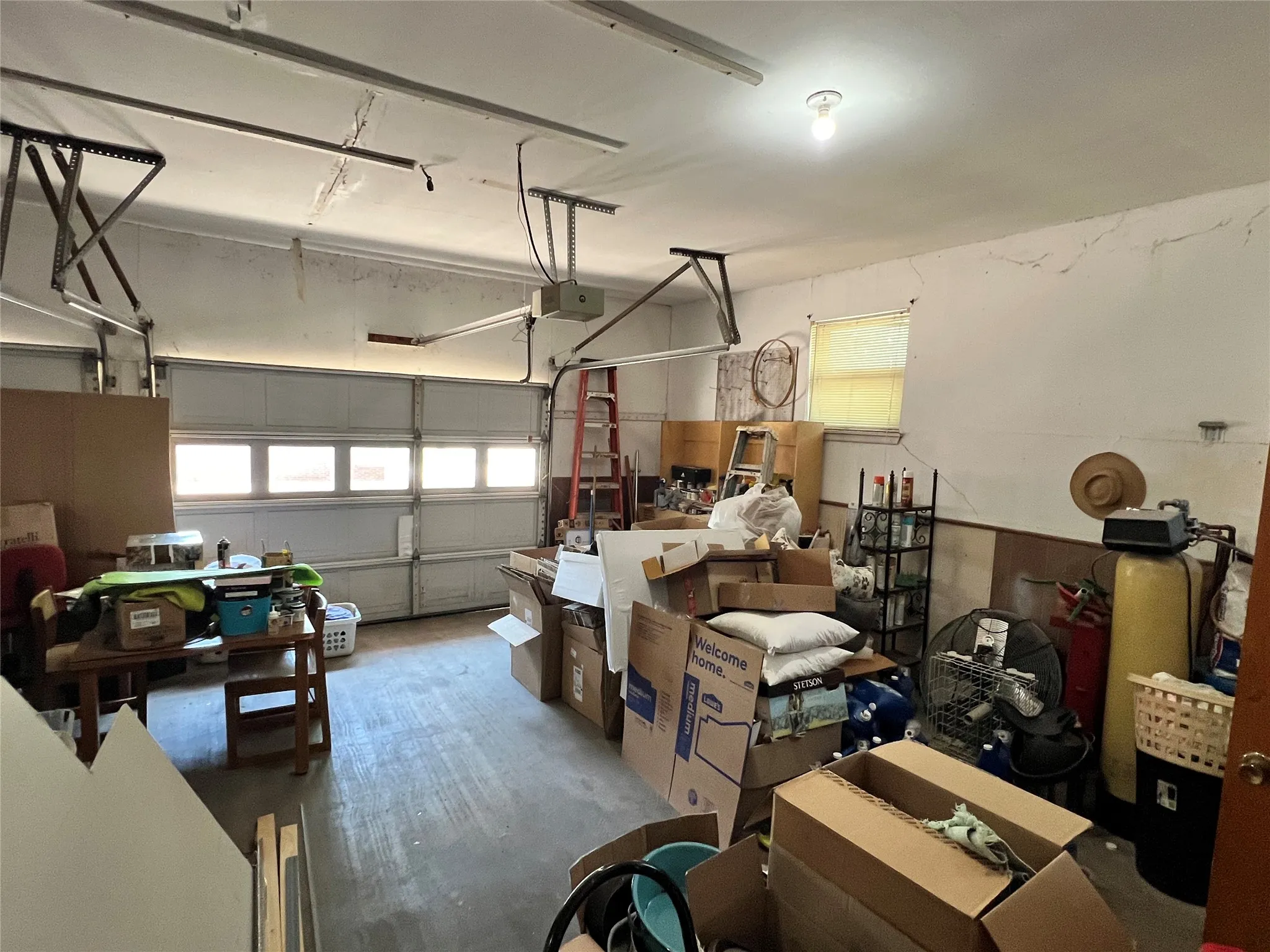 Single Family Residence For Sale in Johnson County , 1206 Crestwood Drive, Cleburne, Texas 76033, 3 Bedroom, 2 Bathroom, 1 Garage spaces, 1,612 Sqft, built in 1965, mls#21353047, Real Estate Agent in Cleburne, Homes For Sale in Johnson county, Homes For Sale in Cleburne, Realtor in Cleburne Texas, Real Estate Brokerage Independent Realty Texas, Luminita Cordes Realtor
