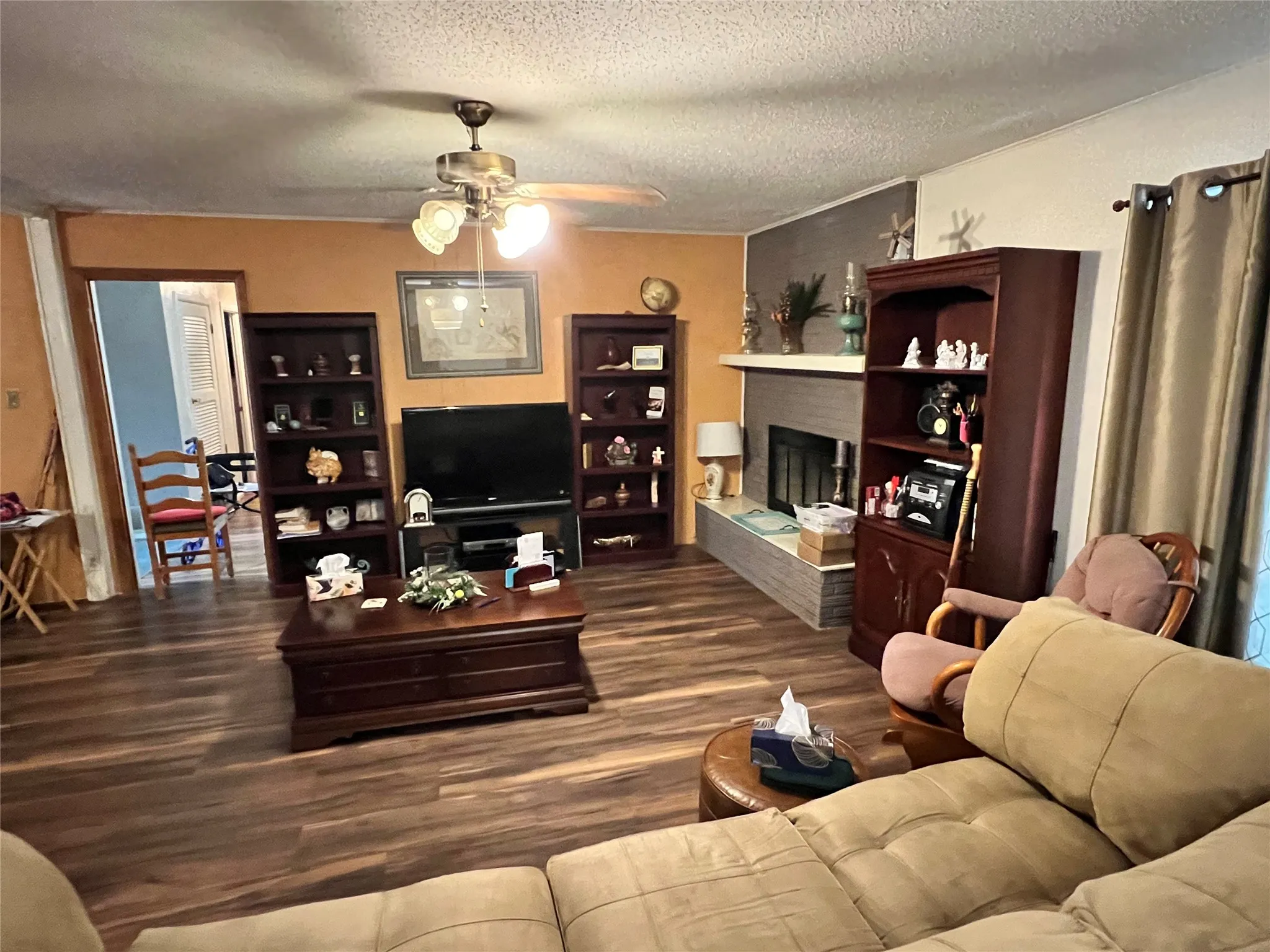 Single Family Residence For Sale in Johnson County , 1206 Crestwood Drive, Cleburne, Texas 76033, 3 Bedroom, 2 Bathroom, 1 Garage spaces, 1,612 Sqft, built in 1965, mls#21353047, Real Estate Agent in Cleburne, Homes For Sale in Johnson county, Homes For Sale in Cleburne, Realtor in Cleburne Texas, Real Estate Brokerage Independent Realty Texas, Luminita Cordes Realtor
