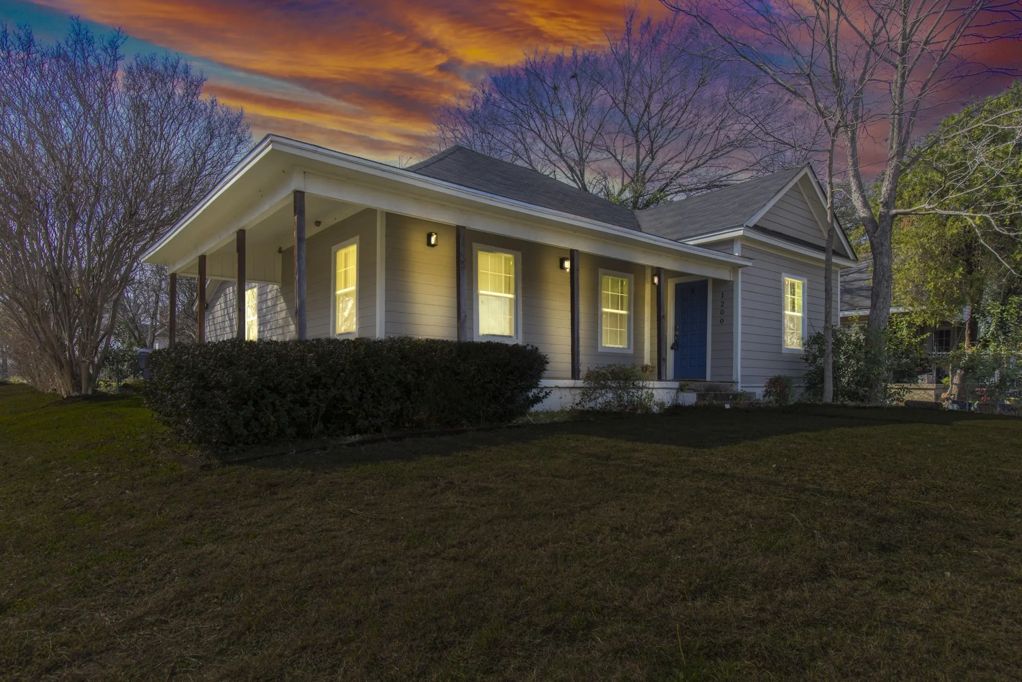 Single Family Residence For Rent in Mc Lennan County , 1200 N 4th Street, Waco, Texas 76707, 3 Bedrooms, 2 Bathrooms, Garage spaces, 1,203 Sqft, built in 1915, Price $1,600, mls#21346253, Real Estate Agent in Waco, Homes For Rent in Mc Lennan county, Homes For Rent in Waco, Realtor in Waco Texas, Real Estate Brokerage Independent Realty Texas, Luminita Cordes Realtor