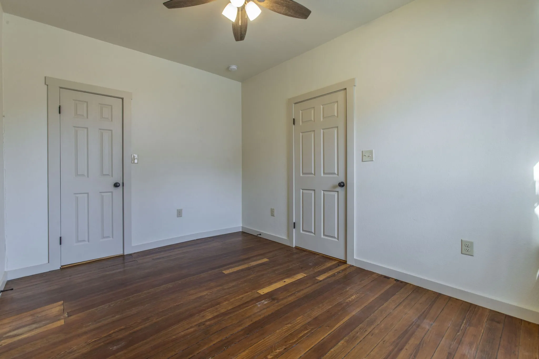 Single Family Residence For Rent in Mc Lennan County , 1200 N 4th Street, Waco, Texas 76707, 3 Bedrooms, 2 Bathrooms, Garage spaces, 1,203 Sqft, built in 1915, Price $1,600, mls#21346253, Real Estate Agent in Waco, Homes For Rent in Mc Lennan county, Homes For Rent in Waco, Realtor in Waco Texas, Real Estate Brokerage Independent Realty Texas, Luminita Cordes Realtor