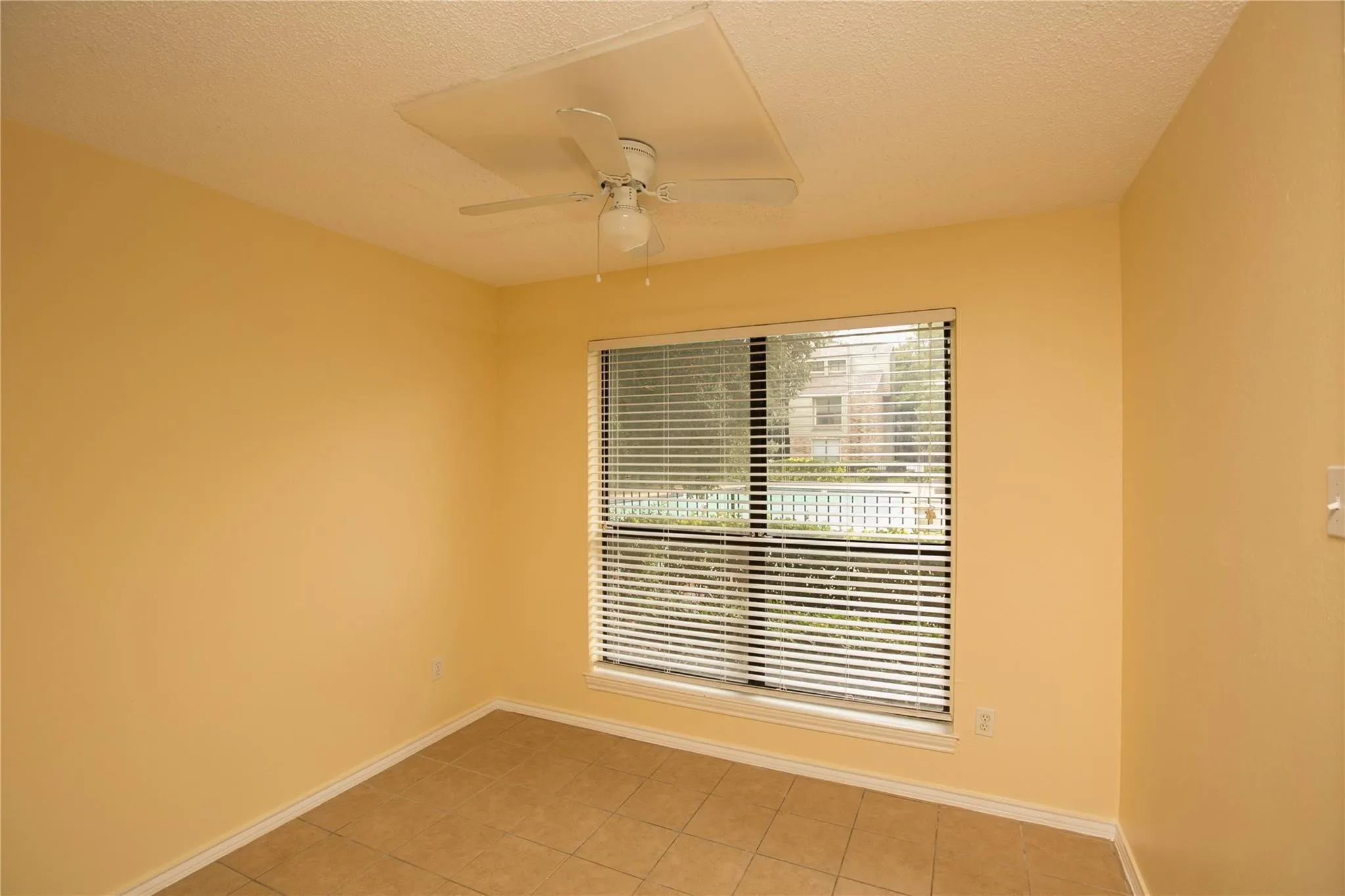 Condominium For Rent in Dallas County , 5840 Spring Valley Road 909, Dallas, Texas 75254, 1 Bedroom, 1 Bathroom, Garage spaces, 720 Sqft, built in 1981, mls#21353153, Real Estate Agent in Dallas, Homes For Rent in Dallas county, Homes For Rent in Dallas, Realtor in Dallas Texas, Real Estate Brokerage Independent Realty Texas, Luminita Cordes Realtor