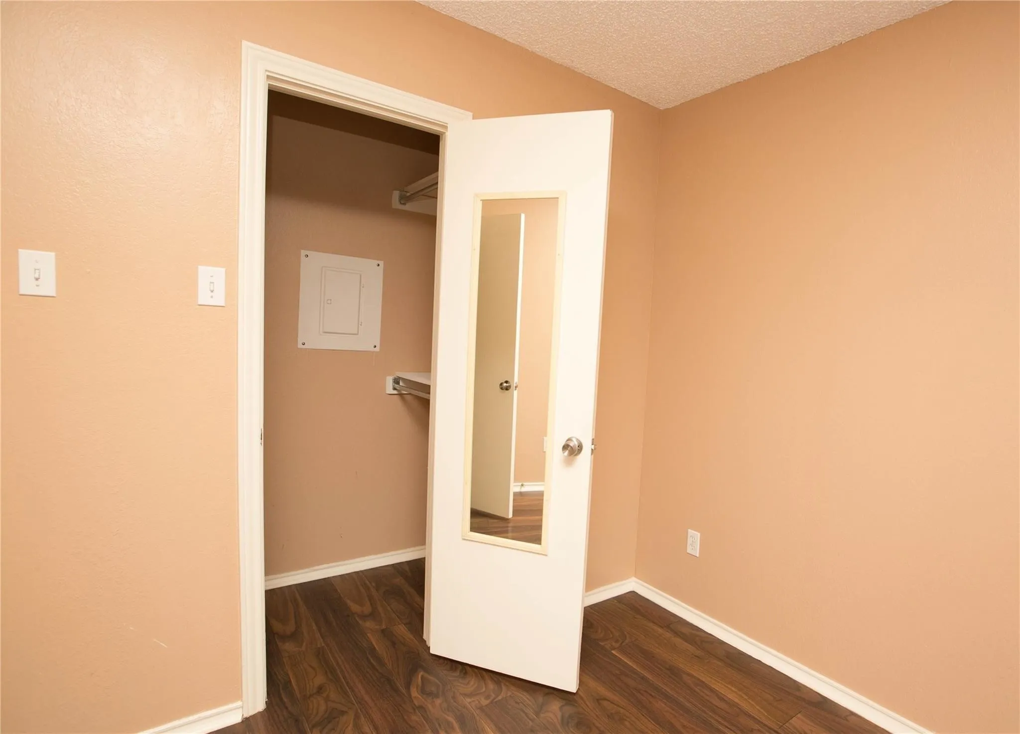 Condominium For Rent in Dallas County , 5840 Spring Valley Road 909, Dallas, Texas 75254, 1 Bedroom, 1 Bathroom, Garage spaces, 720 Sqft, built in 1981, mls#21353153, Real Estate Agent in Dallas, Homes For Rent in Dallas county, Homes For Rent in Dallas, Realtor in Dallas Texas, Real Estate Brokerage Independent Realty Texas, Luminita Cordes Realtor