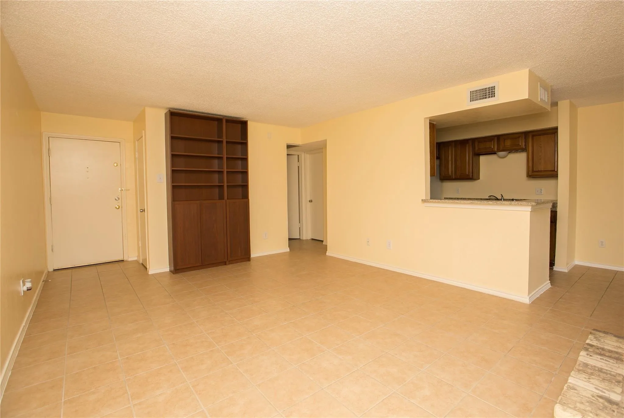 Condominium For Rent in Dallas County , 5840 Spring Valley Road 909, Dallas, Texas 75254, 1 Bedroom, 1 Bathroom, Garage spaces, 720 Sqft, built in 1981, mls#21353153, Real Estate Agent in Dallas, Homes For Rent in Dallas county, Homes For Rent in Dallas, Realtor in Dallas Texas, Real Estate Brokerage Independent Realty Texas, Luminita Cordes Realtor