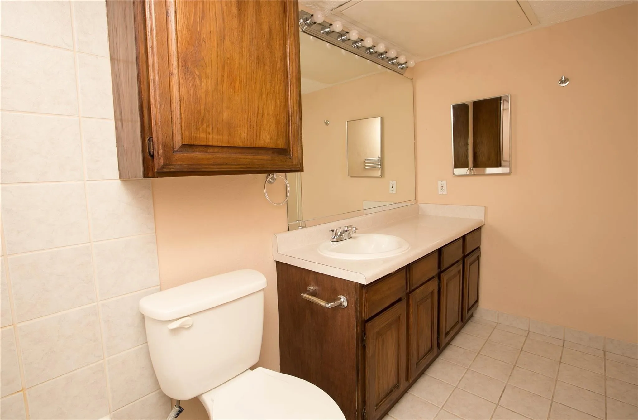 Condominium For Rent in Dallas County , 5840 Spring Valley Road 909, Dallas, Texas 75254, 1 Bedroom, 1 Bathroom, Garage spaces, 720 Sqft, built in 1981, mls#21353153, Real Estate Agent in Dallas, Homes For Rent in Dallas county, Homes For Rent in Dallas, Realtor in Dallas Texas, Real Estate Brokerage Independent Realty Texas, Luminita Cordes Realtor