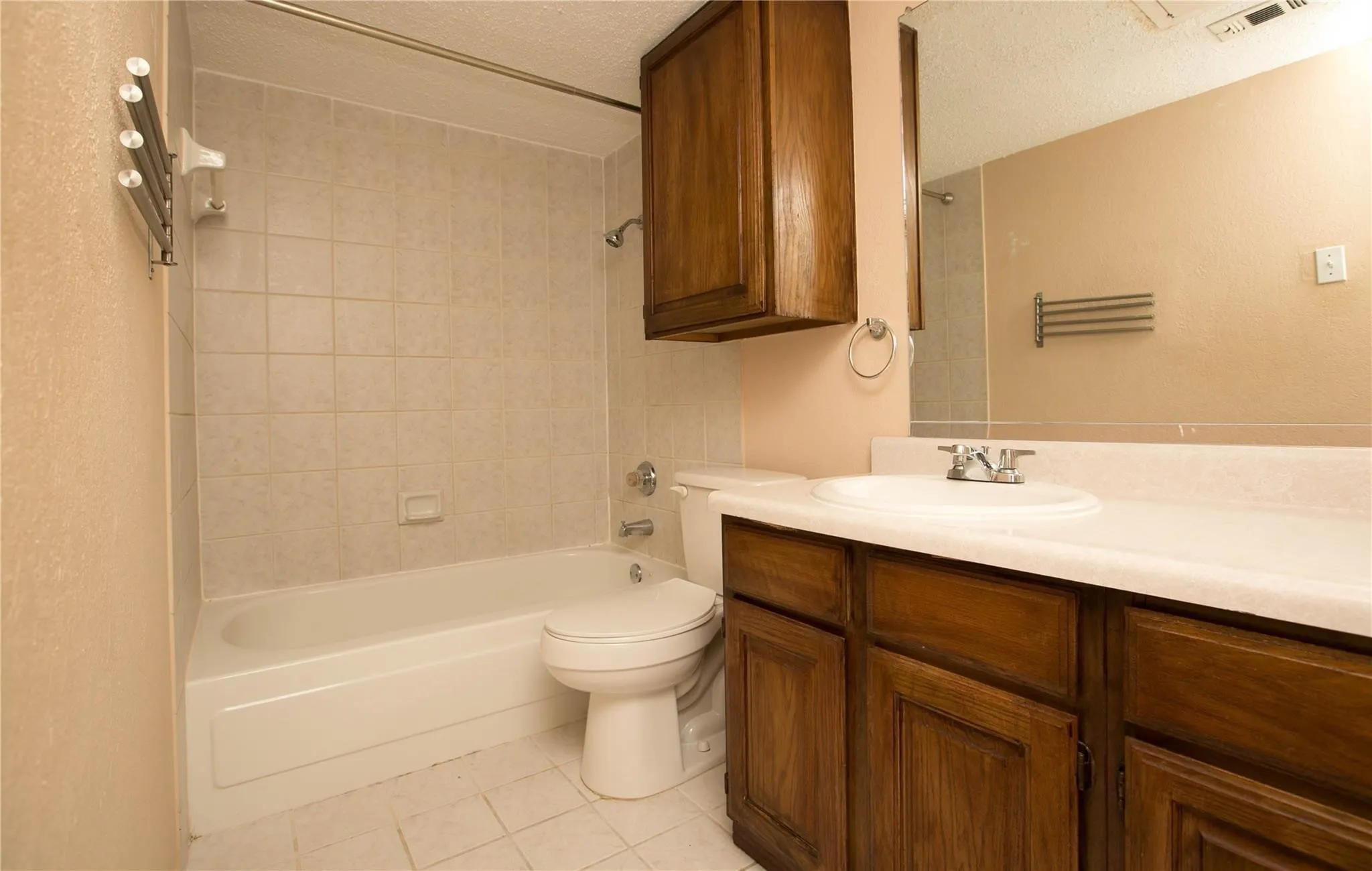 Condominium For Rent in Dallas County , 5840 Spring Valley Road 909, Dallas, Texas 75254, 1 Bedroom, 1 Bathroom, Garage spaces, 720 Sqft, built in 1981, mls#21353153, Real Estate Agent in Dallas, Homes For Rent in Dallas county, Homes For Rent in Dallas, Realtor in Dallas Texas, Real Estate Brokerage Independent Realty Texas, Luminita Cordes Realtor