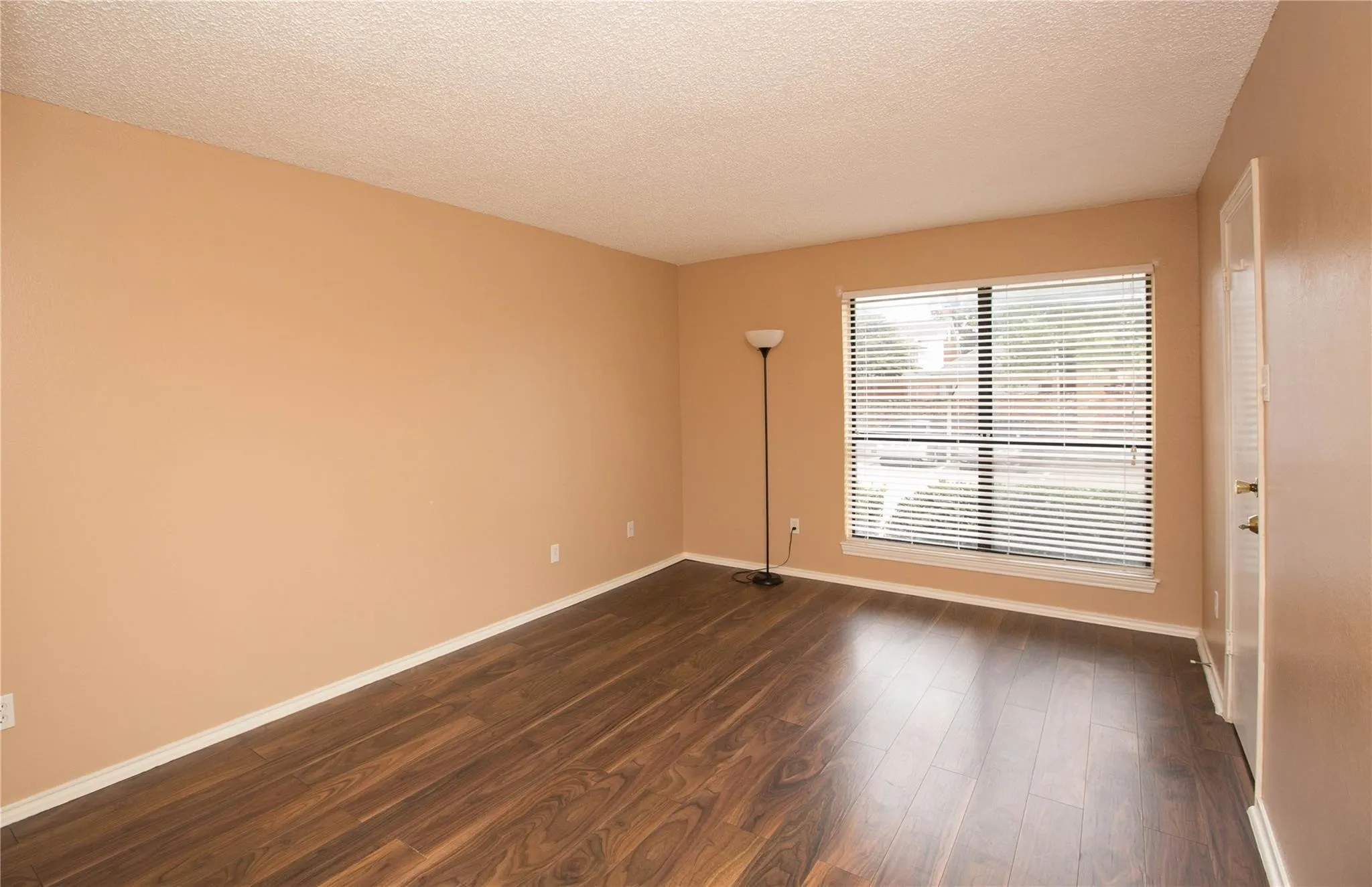 Condominium For Rent in Dallas County , 5840 Spring Valley Road 909, Dallas, Texas 75254, 1 Bedroom, 1 Bathroom, Garage spaces, 720 Sqft, built in 1981, mls#21353153, Real Estate Agent in Dallas, Homes For Rent in Dallas county, Homes For Rent in Dallas, Realtor in Dallas Texas, Real Estate Brokerage Independent Realty Texas, Luminita Cordes Realtor