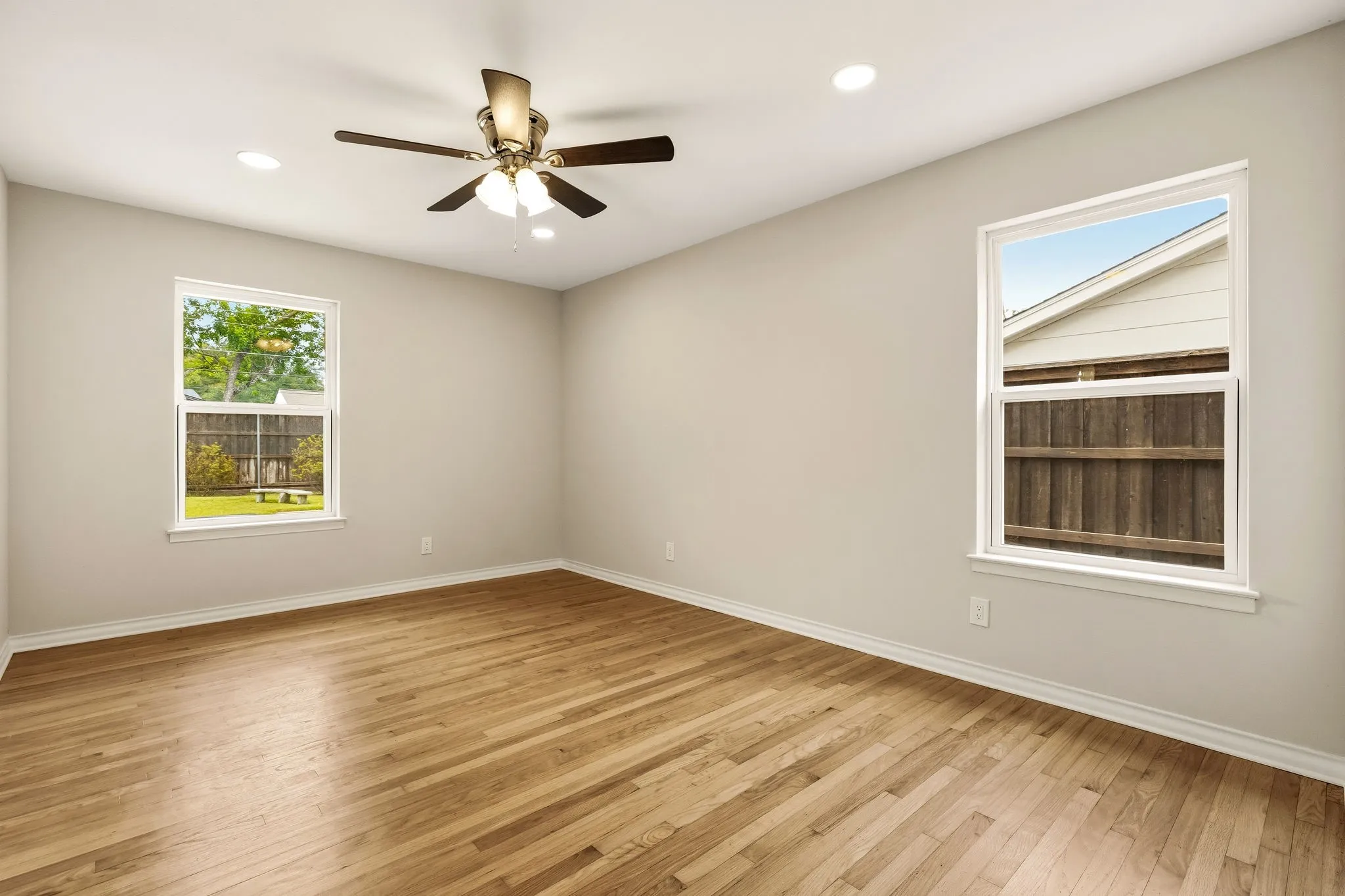 Single Family Residence For Sale in Dallas County , 10419 Royalwood Drive, Dallas, Texas 75238, 4 Bedroom, 3 Bathroom, Garage spaces, 2,892 Sqft, built in 1959, mls#21352531, Real Estate Agent in Dallas, Homes For Sale in Dallas county, Homes For Sale in Dallas, Realtor in Dallas Texas, Real Estate Brokerage Independent Realty Texas, Luminita Cordes Realtor