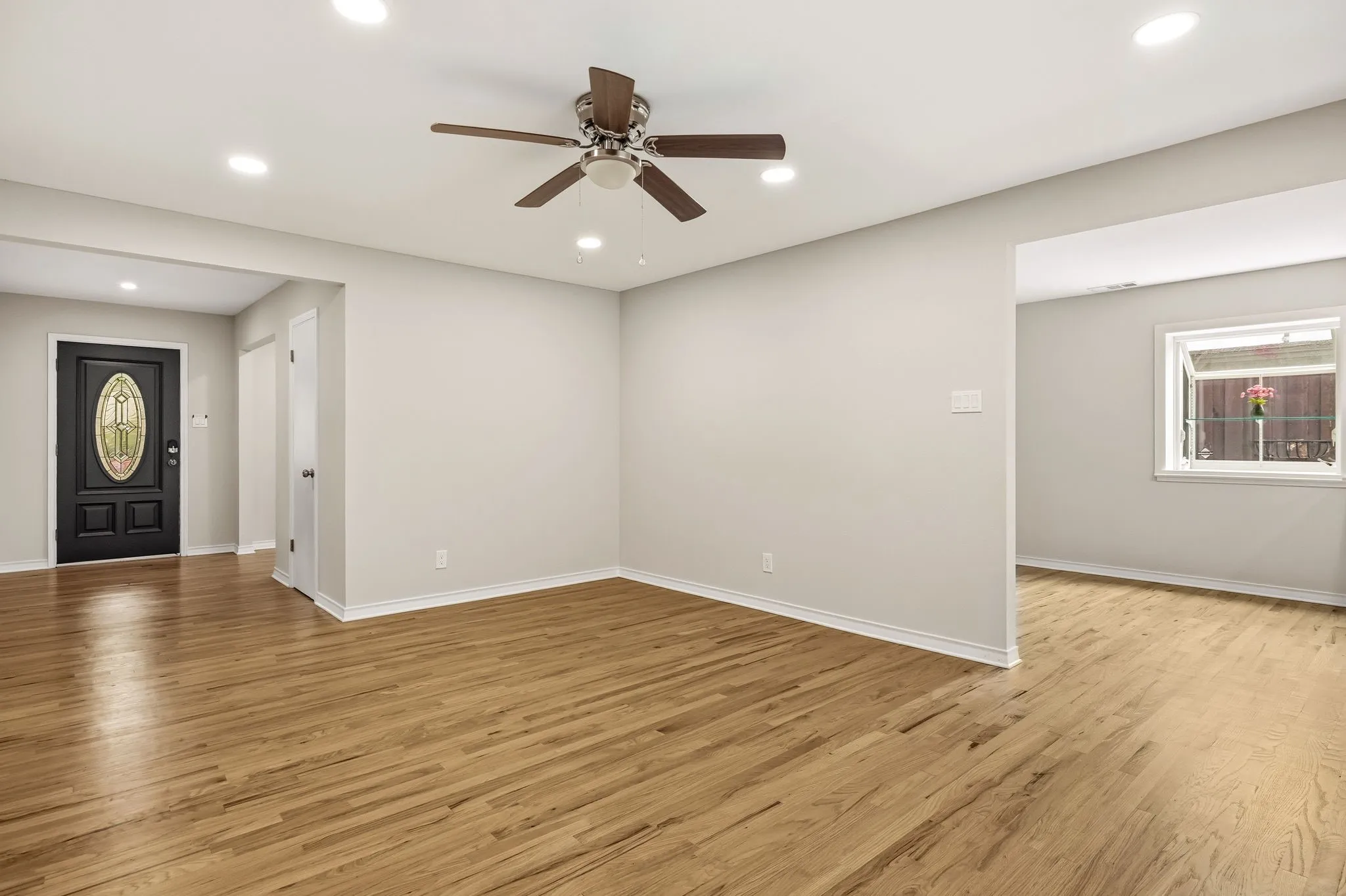 Single Family Residence For Sale in Dallas County , 10419 Royalwood Drive, Dallas, Texas 75238, 4 Bedroom, 3 Bathroom, Garage spaces, 2,892 Sqft, built in 1959, mls#21352531, Real Estate Agent in Dallas, Homes For Sale in Dallas county, Homes For Sale in Dallas, Realtor in Dallas Texas, Real Estate Brokerage Independent Realty Texas, Luminita Cordes Realtor
