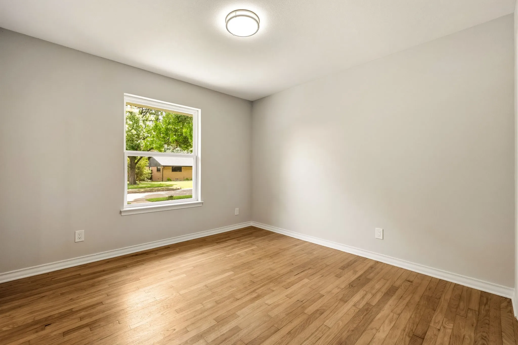 Single Family Residence For Sale in Dallas County , 10419 Royalwood Drive, Dallas, Texas 75238, 4 Bedroom, 3 Bathroom, Garage spaces, 2,892 Sqft, built in 1959, mls#21352531, Real Estate Agent in Dallas, Homes For Sale in Dallas county, Homes For Sale in Dallas, Realtor in Dallas Texas, Real Estate Brokerage Independent Realty Texas, Luminita Cordes Realtor