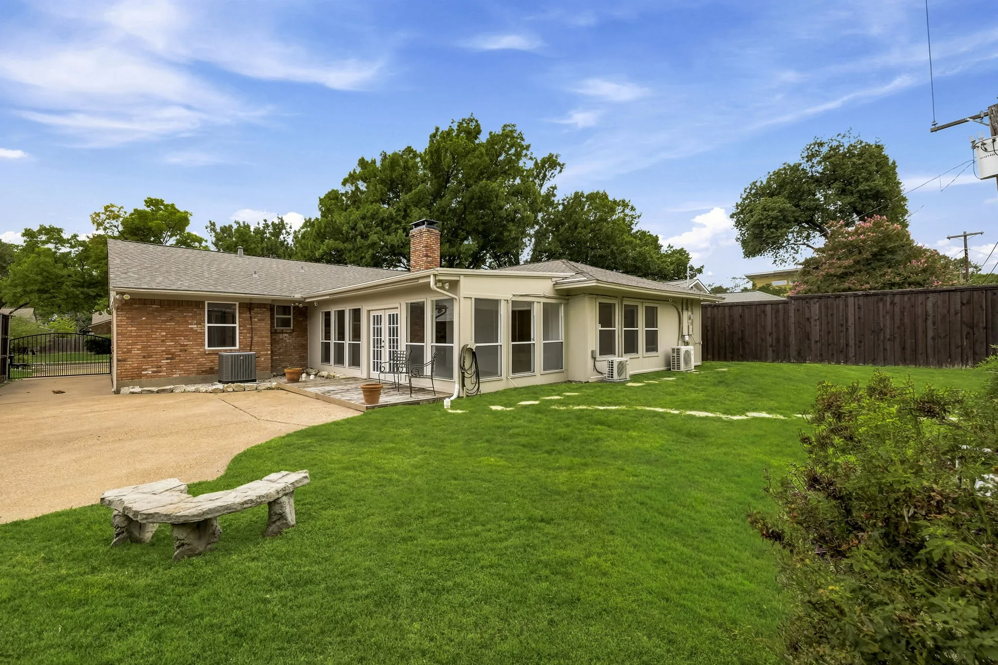 Single Family Residence For Sale in Dallas County , 10419 Royalwood Drive, Dallas, Texas 75238, 4 Bedroom, 3 Bathroom, Garage spaces, 2,892 Sqft, built in 1959, mls#21352531, Real Estate Agent in Dallas, Homes For Sale in Dallas county, Homes For Sale in Dallas, Realtor in Dallas Texas, Real Estate Brokerage Independent Realty Texas, Luminita Cordes Realtor