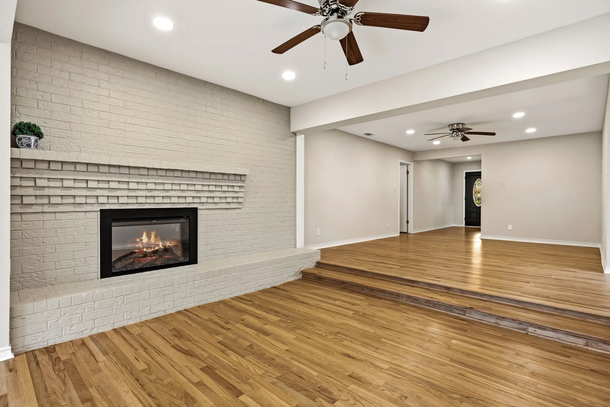 Single Family Residence For Sale in Dallas County , 10419 Royalwood Drive, Dallas, Texas 75238, 4 Bedroom, 3 Bathroom, Garage spaces, 2,892 Sqft, built in 1959, mls#21352531, Real Estate Agent in Dallas, Homes For Sale in Dallas county, Homes For Sale in Dallas, Realtor in Dallas Texas, Real Estate Brokerage Independent Realty Texas, Luminita Cordes Realtor
