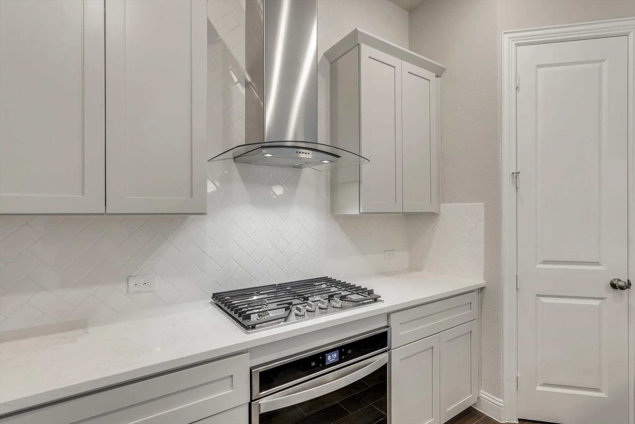 Stainless steel gas cooktop and built-in oven