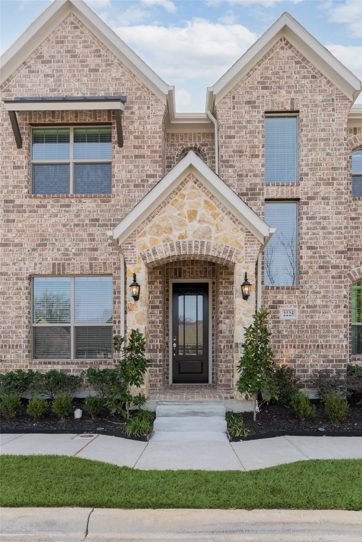 Townhouse For Rent in Denton County , 2225 Apex Drive, Flower Mound, Texas 75028, 3 Bedroom, 3 Bathroom, 2 Garage spaces, 1,698 Sqft, built in 2019, mls#21353182, Real Estate Agent in Flower Mound, Homes For Rent in Denton county, Homes For Rent in Flower Mound, Realtor in Flower Mound Texas, Real Estate Brokerage Independent Realty Texas, Luminita Cordes Realtor
