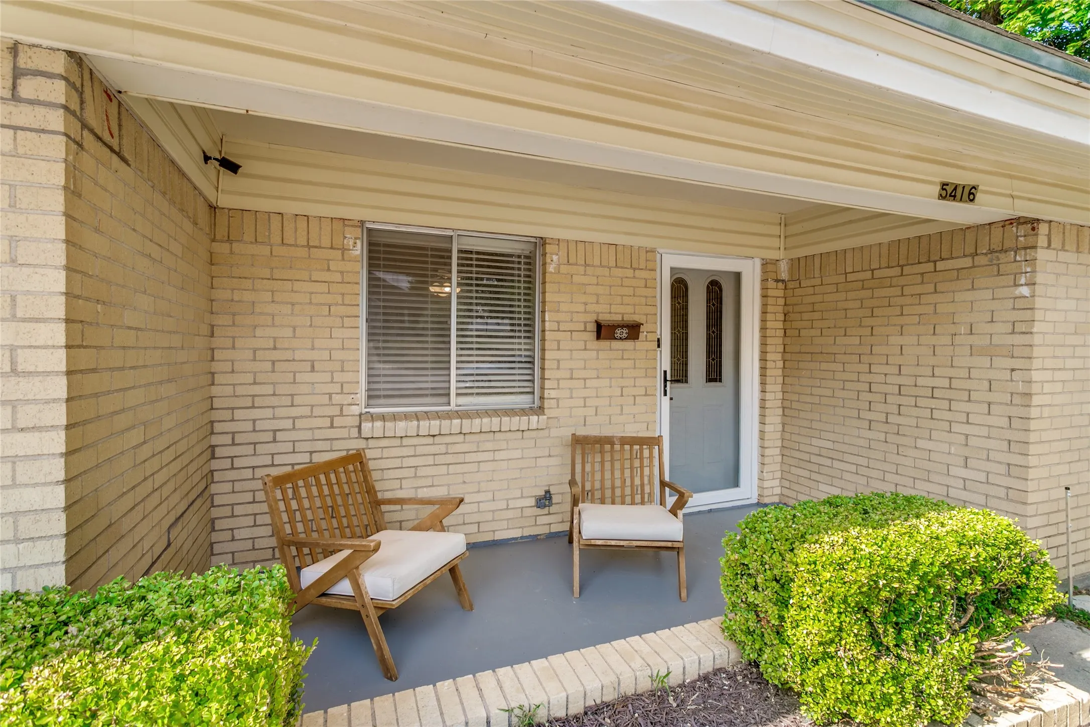 Single Family Residence For Sale in Tarrant County , 5416 Goodman Avenue, Fort Worth, Texas 76107, 3 Bedroom, 2 Bathroom, 1 Garage spaces, 1,580 Sqft, built in 1965, mls#21353175, Real Estate Agent in Fort Worth, Homes For Sale in Tarrant county, Homes For Sale in Fort Worth, Realtor in Fort Worth Texas, Real Estate Brokerage Independent Realty Texas, Luminita Cordes Realtor