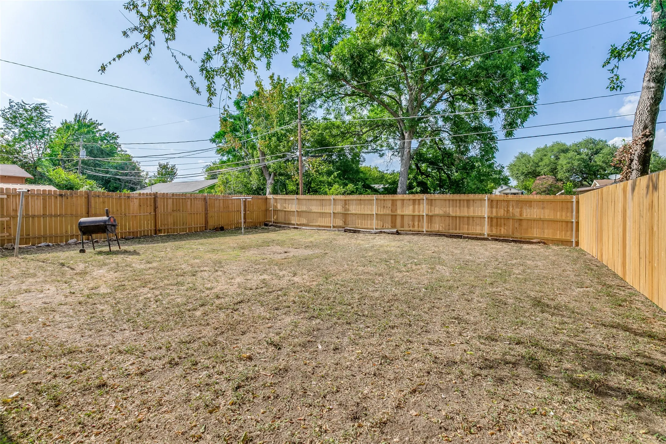 Single Family Residence For Sale in Tarrant County , 5416 Goodman Avenue, Fort Worth, Texas 76107, 3 Bedroom, 2 Bathroom, 1 Garage spaces, 1,580 Sqft, built in 1965, mls#21353175, Real Estate Agent in Fort Worth, Homes For Sale in Tarrant county, Homes For Sale in Fort Worth, Realtor in Fort Worth Texas, Real Estate Brokerage Independent Realty Texas, Luminita Cordes Realtor