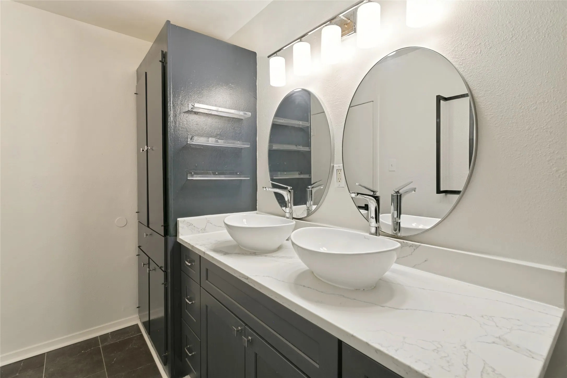 Single Family Residence For Sale in Tarrant County , 5416 Goodman Avenue, Fort Worth, Texas 76107, 3 Bedroom, 2 Bathroom, 1 Garage spaces, 1,580 Sqft, built in 1965, mls#21353175, Real Estate Agent in Fort Worth, Homes For Sale in Tarrant county, Homes For Sale in Fort Worth, Realtor in Fort Worth Texas, Real Estate Brokerage Independent Realty Texas, Luminita Cordes Realtor
