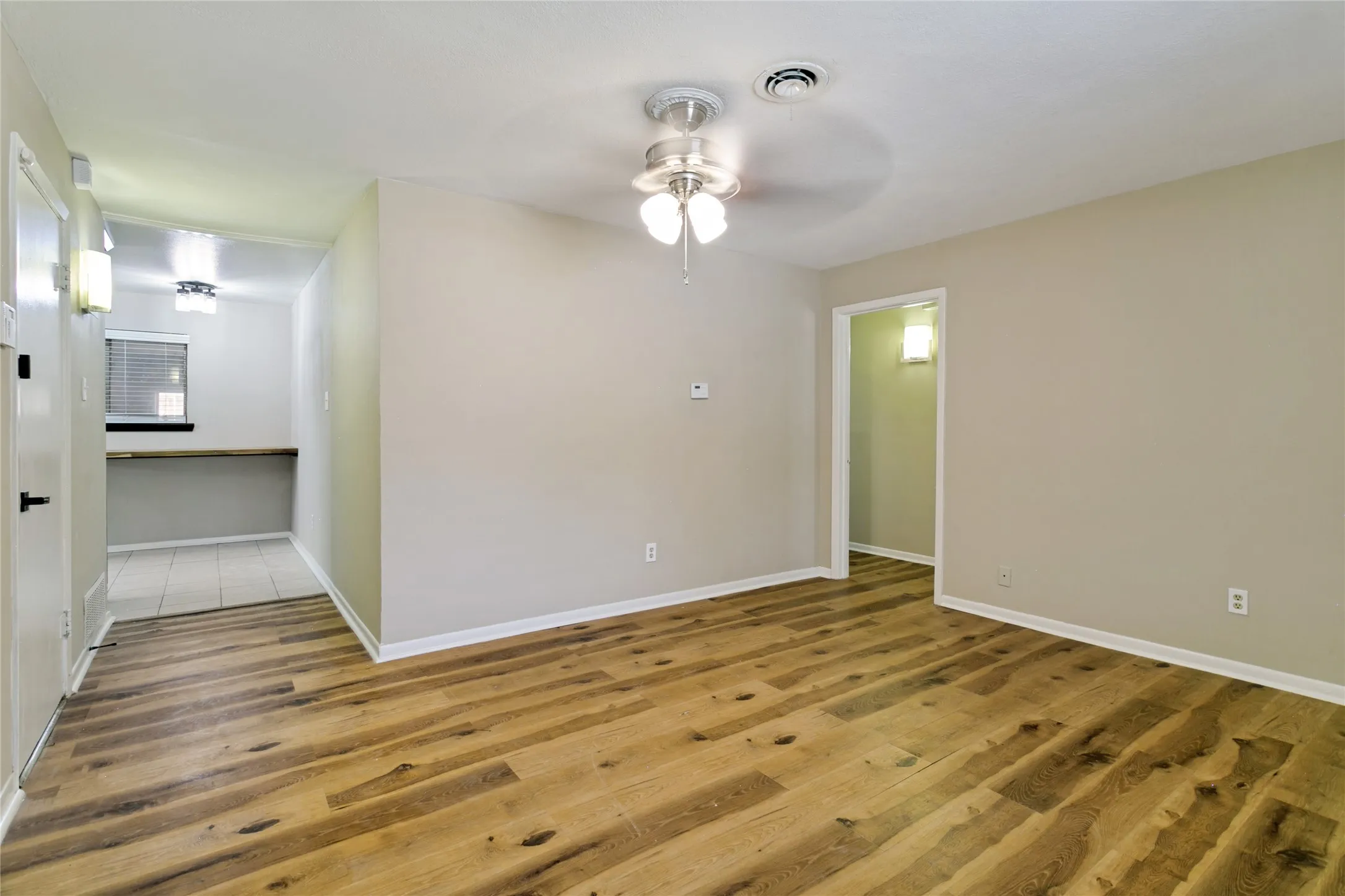 Single Family Residence For Sale in Tarrant County , 5416 Goodman Avenue, Fort Worth, Texas 76107, 3 Bedroom, 2 Bathroom, 1 Garage spaces, 1,580 Sqft, built in 1965, mls#21353175, Real Estate Agent in Fort Worth, Homes For Sale in Tarrant county, Homes For Sale in Fort Worth, Realtor in Fort Worth Texas, Real Estate Brokerage Independent Realty Texas, Luminita Cordes Realtor