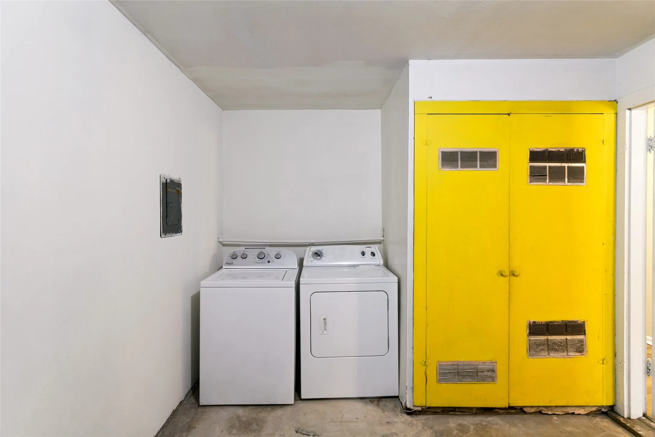Single Family Residence For Sale in Tarrant County , 5416 Goodman Avenue, Fort Worth, Texas 76107, 3 Bedroom, 2 Bathroom, 1 Garage spaces, 1,580 Sqft, built in 1965, mls#21353175, Real Estate Agent in Fort Worth, Homes For Sale in Tarrant county, Homes For Sale in Fort Worth, Realtor in Fort Worth Texas, Real Estate Brokerage Independent Realty Texas, Luminita Cordes Realtor