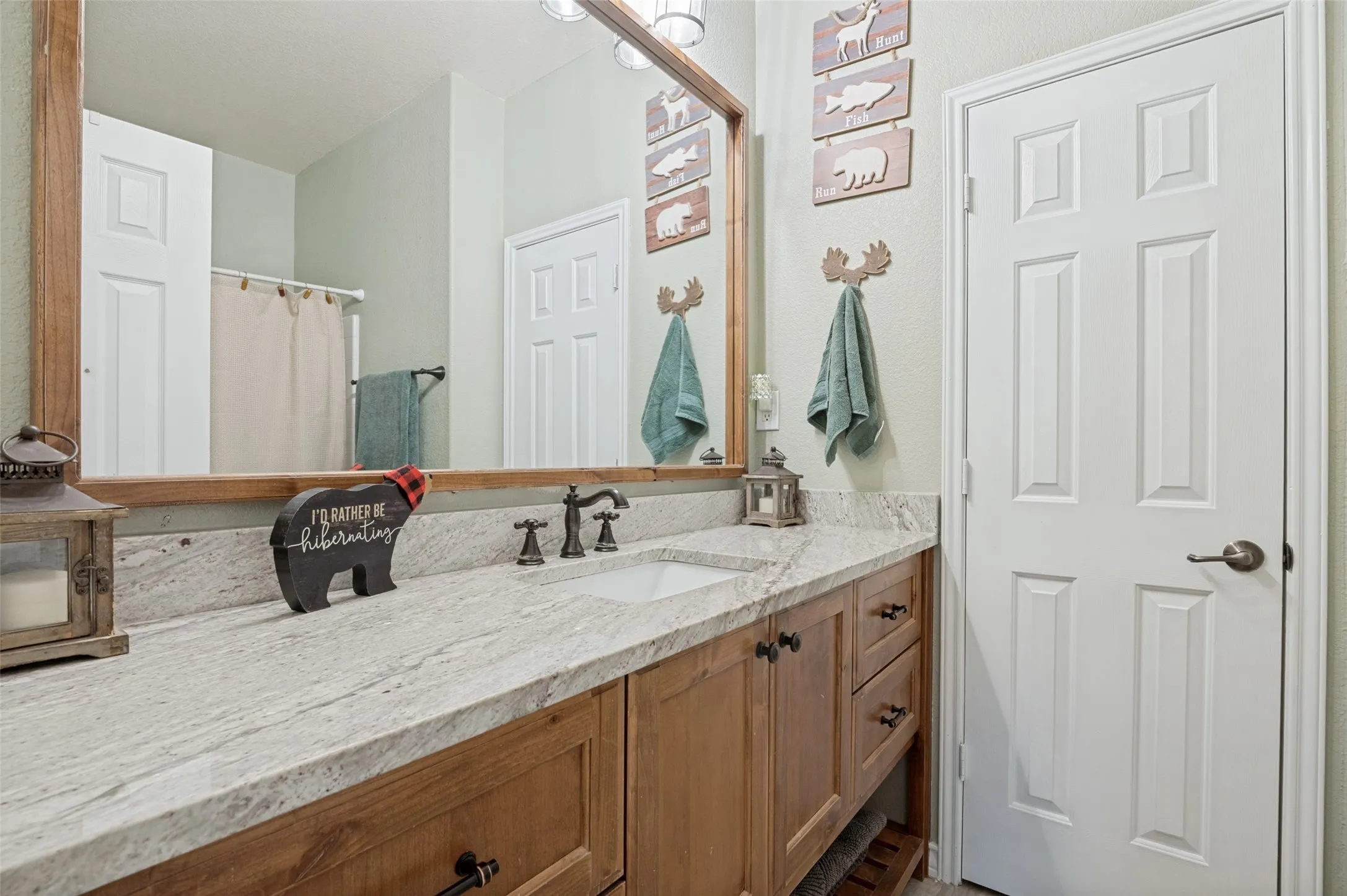 Single Family Residence For Sale in Dallas County , 5440 Cameron Drive, Grand Prairie, Texas 75052, 4 Bedroom, 2 Bathroom, 2 Garage spaces, 1,922 Sqft, built in 2007, mls#21352874, Real Estate Agent in Grand Prairie, Homes For Sale in Dallas county, Homes For Sale in Grand Prairie, Realtor in Grand Prairie Texas, Real Estate Brokerage Independent Realty Texas, Luminita Cordes Realtor