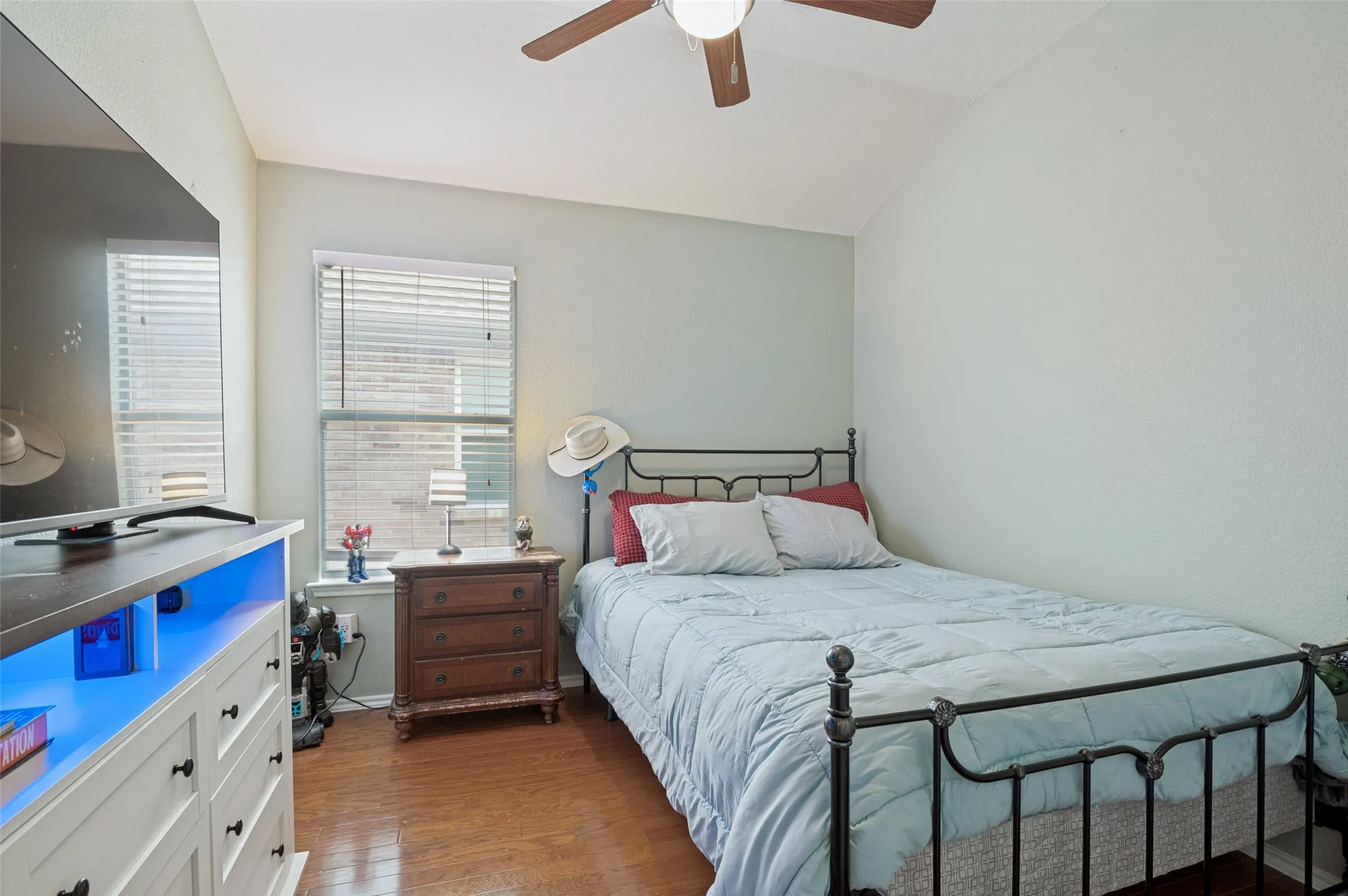 Single Family Residence For Sale in Dallas County , 5440 Cameron Drive, Grand Prairie, Texas 75052, 4 Bedroom, 2 Bathroom, 2 Garage spaces, 1,922 Sqft, built in 2007, mls#21352874, Real Estate Agent in Grand Prairie, Homes For Sale in Dallas county, Homes For Sale in Grand Prairie, Realtor in Grand Prairie Texas, Real Estate Brokerage Independent Realty Texas, Luminita Cordes Realtor