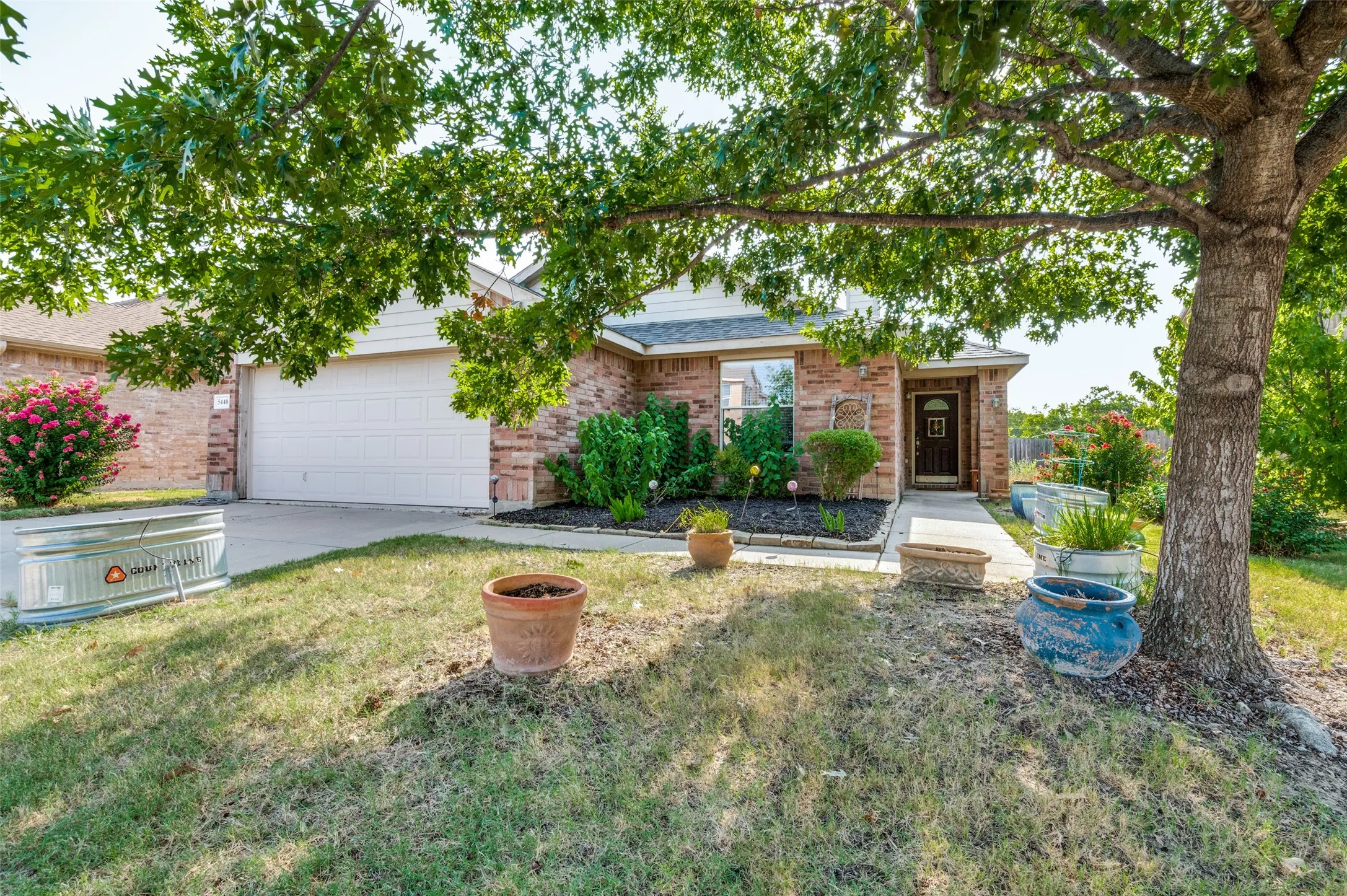 Single Family Residence For Sale in Dallas County , 5440 Cameron Drive, Grand Prairie, Texas 75052, 4 Bedroom, 2 Bathroom, 2 Garage spaces, 1,922 Sqft, built in 2007, mls#21352874, Real Estate Agent in Grand Prairie, Homes For Sale in Dallas county, Homes For Sale in Grand Prairie, Realtor in Grand Prairie Texas, Real Estate Brokerage Independent Realty Texas, Luminita Cordes Realtor