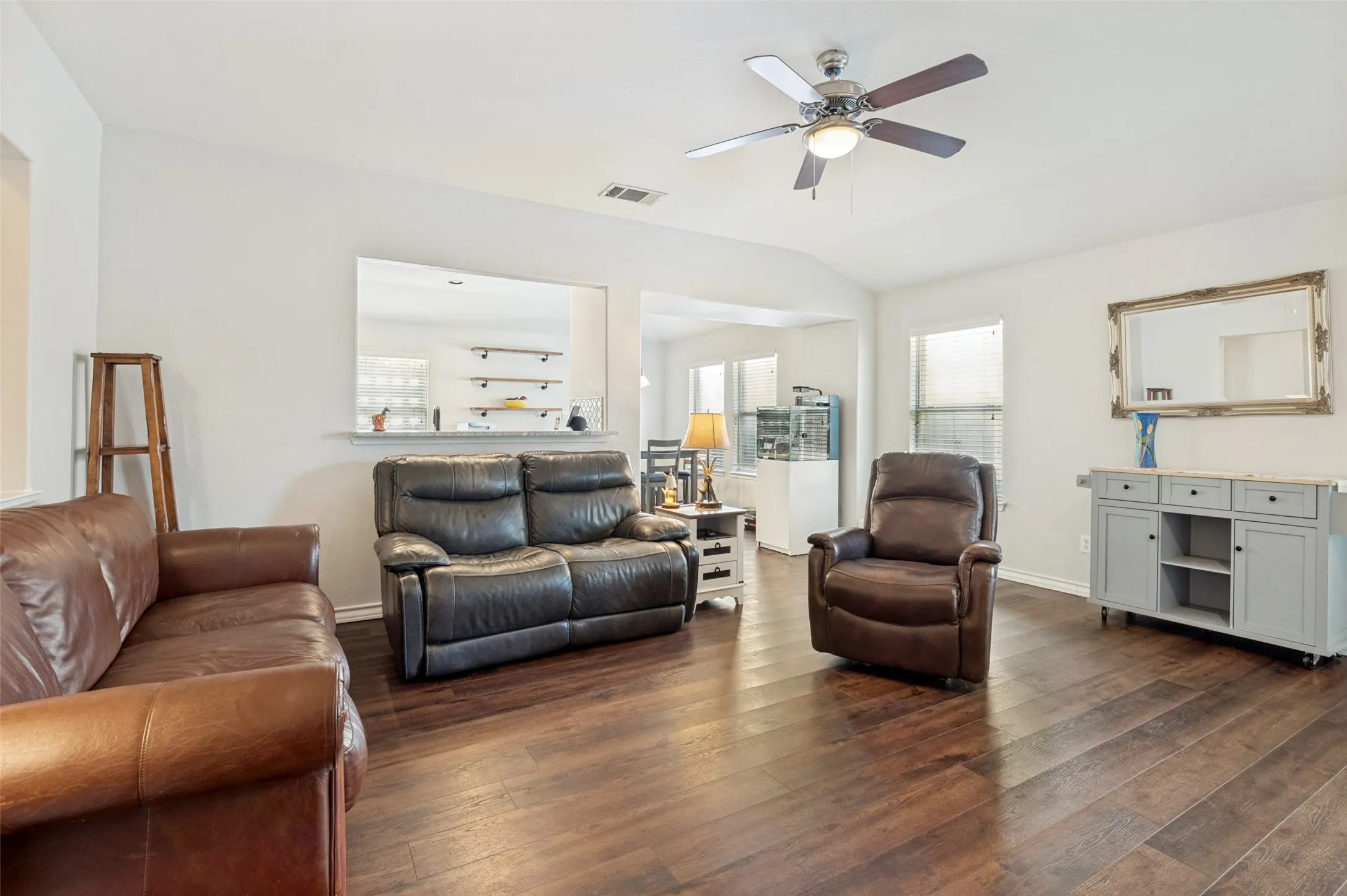 Single Family Residence For Sale in Dallas County , 5440 Cameron Drive, Grand Prairie, Texas 75052, 4 Bedroom, 2 Bathroom, 2 Garage spaces, 1,922 Sqft, built in 2007, mls#21352874, Real Estate Agent in Grand Prairie, Homes For Sale in Dallas county, Homes For Sale in Grand Prairie, Realtor in Grand Prairie Texas, Real Estate Brokerage Independent Realty Texas, Luminita Cordes Realtor
