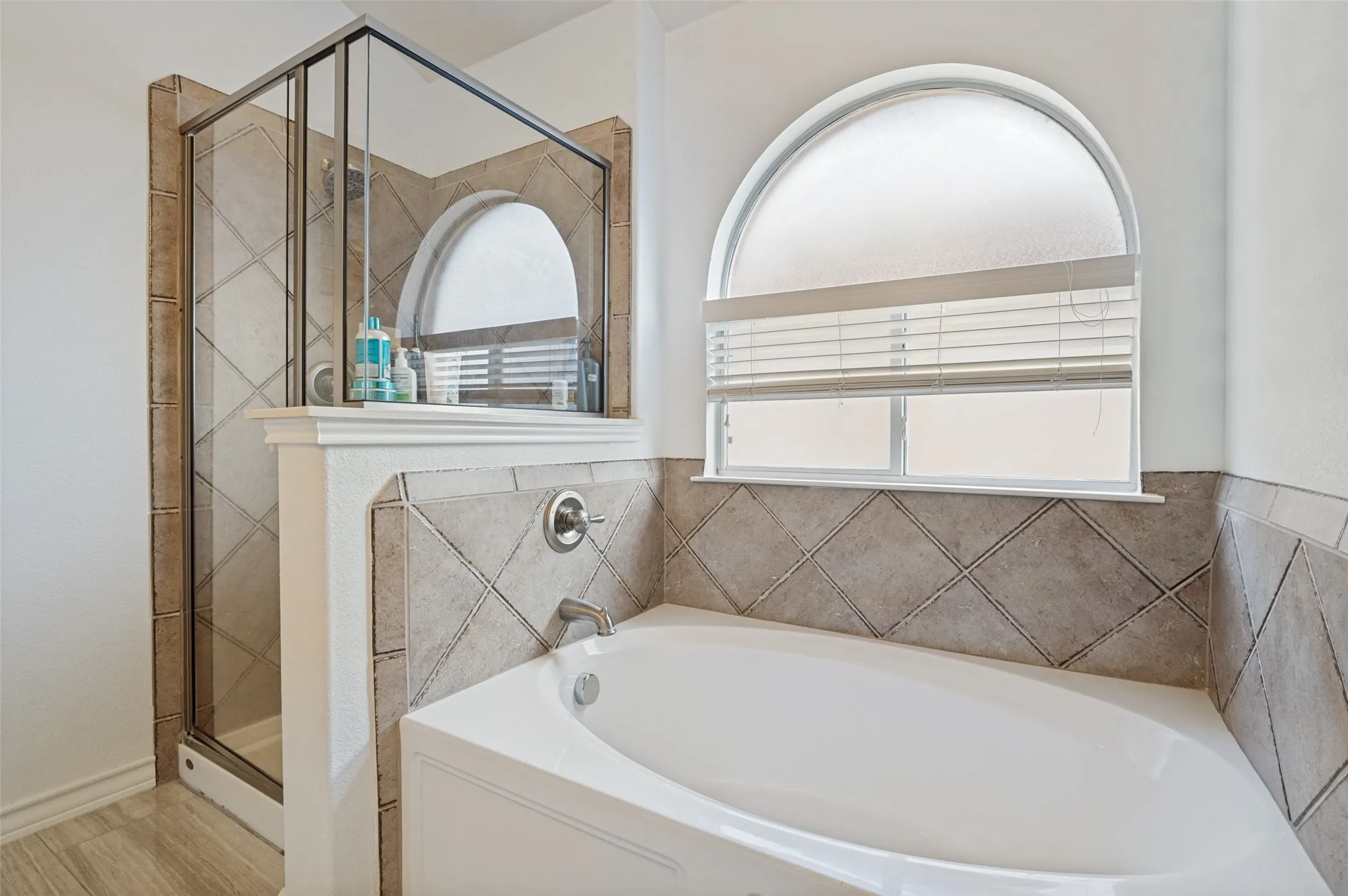 Single Family Residence For Sale in Dallas County , 5440 Cameron Drive, Grand Prairie, Texas 75052, 4 Bedroom, 2 Bathroom, 2 Garage spaces, 1,922 Sqft, built in 2007, mls#21352874, Real Estate Agent in Grand Prairie, Homes For Sale in Dallas county, Homes For Sale in Grand Prairie, Realtor in Grand Prairie Texas, Real Estate Brokerage Independent Realty Texas, Luminita Cordes Realtor