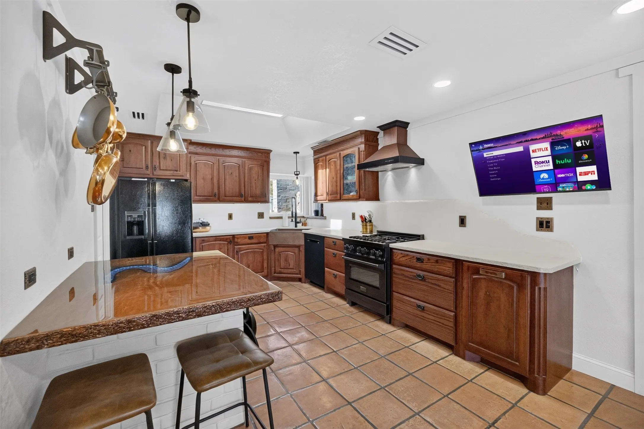 Single Family Residence For Sale in Tarrant County , 31 Rancho Drive N, Fort Worth, Texas 76244, 5 Bedroom, 4 Bathroom, 3 Garage spaces, 3,200 Sqft, built in 1986, mls#21352260, Real Estate Agent in Fort Worth, Homes For Sale in Tarrant county, Homes For Sale in Fort Worth, Realtor in Fort Worth Texas, Real Estate Brokerage Independent Realty Texas, Luminita Cordes Realtor