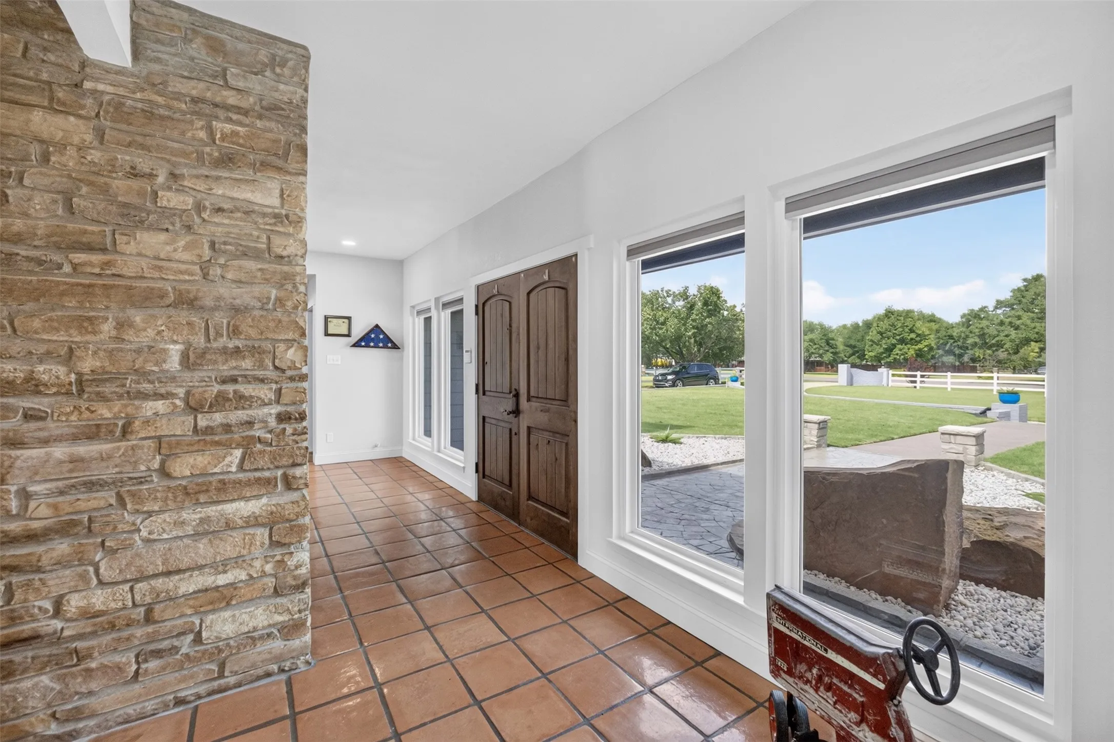 Single Family Residence For Sale in Tarrant County , 31 Rancho Drive N, Fort Worth, Texas 76244, 5 Bedroom, 4 Bathroom, 3 Garage spaces, 3,200 Sqft, built in 1986, mls#21352260, Real Estate Agent in Fort Worth, Homes For Sale in Tarrant county, Homes For Sale in Fort Worth, Realtor in Fort Worth Texas, Real Estate Brokerage Independent Realty Texas, Luminita Cordes Realtor